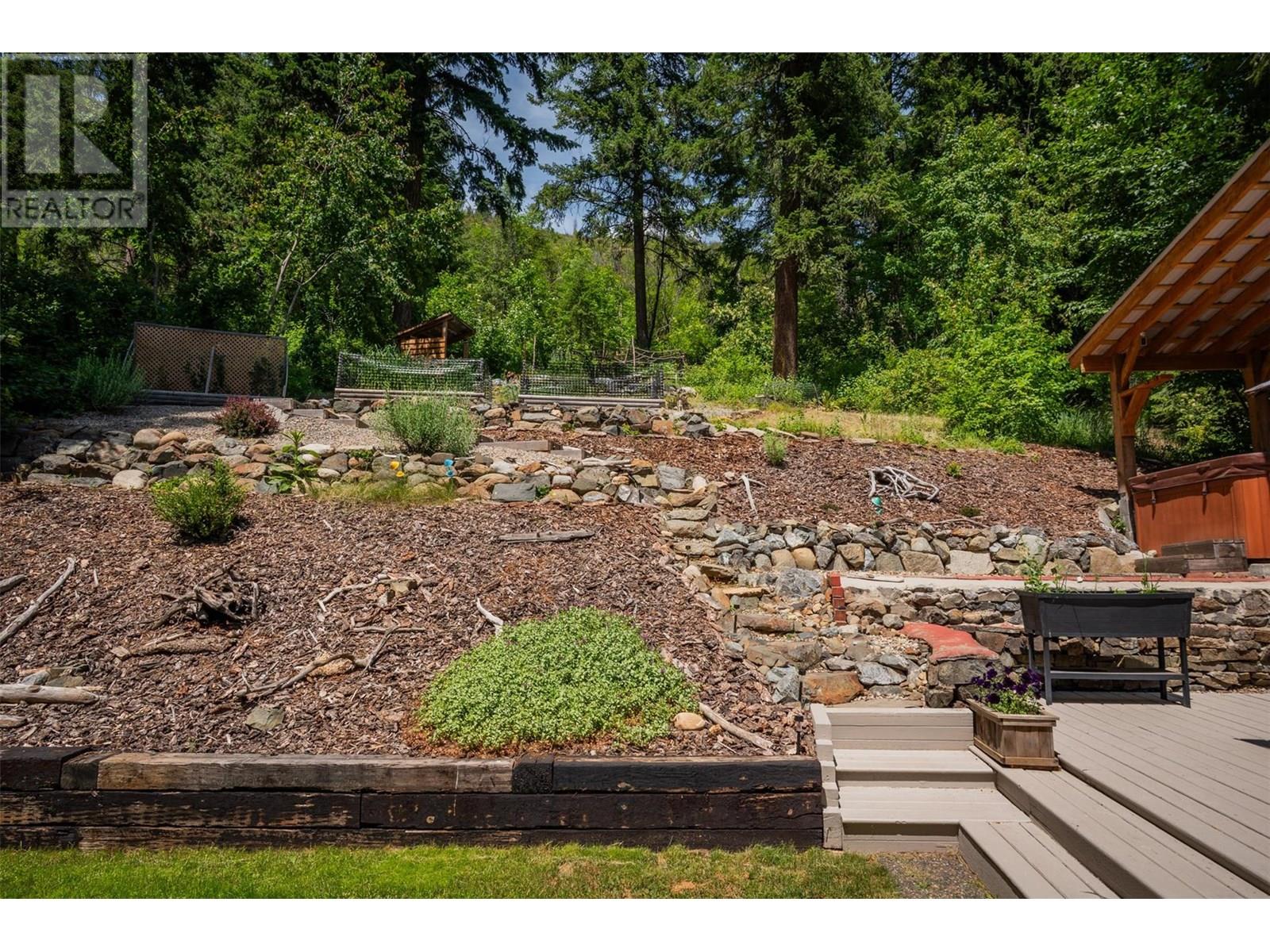 1105 Christie Road, Montrose, British Columbia  V0G 1P0 - Photo 9 - 10353049