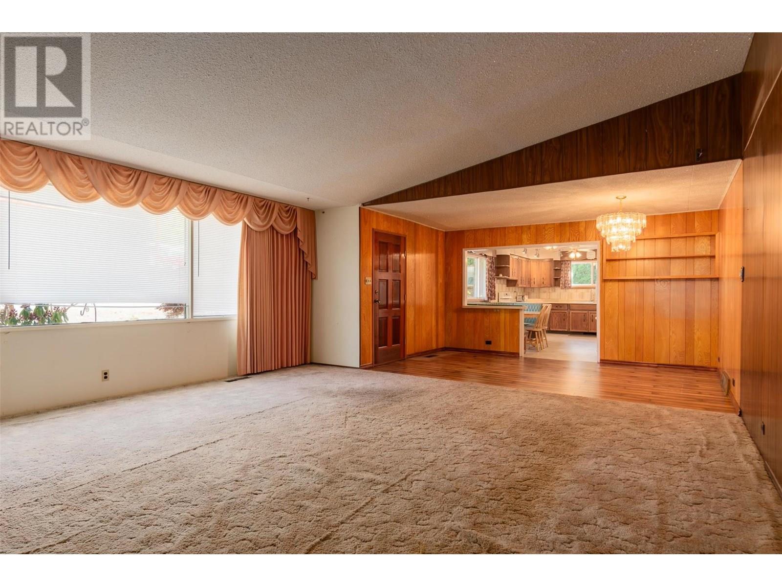 235 10th Avenue, Montrose, British Columbia  V0G 1P0 - Photo 11 - 10353010