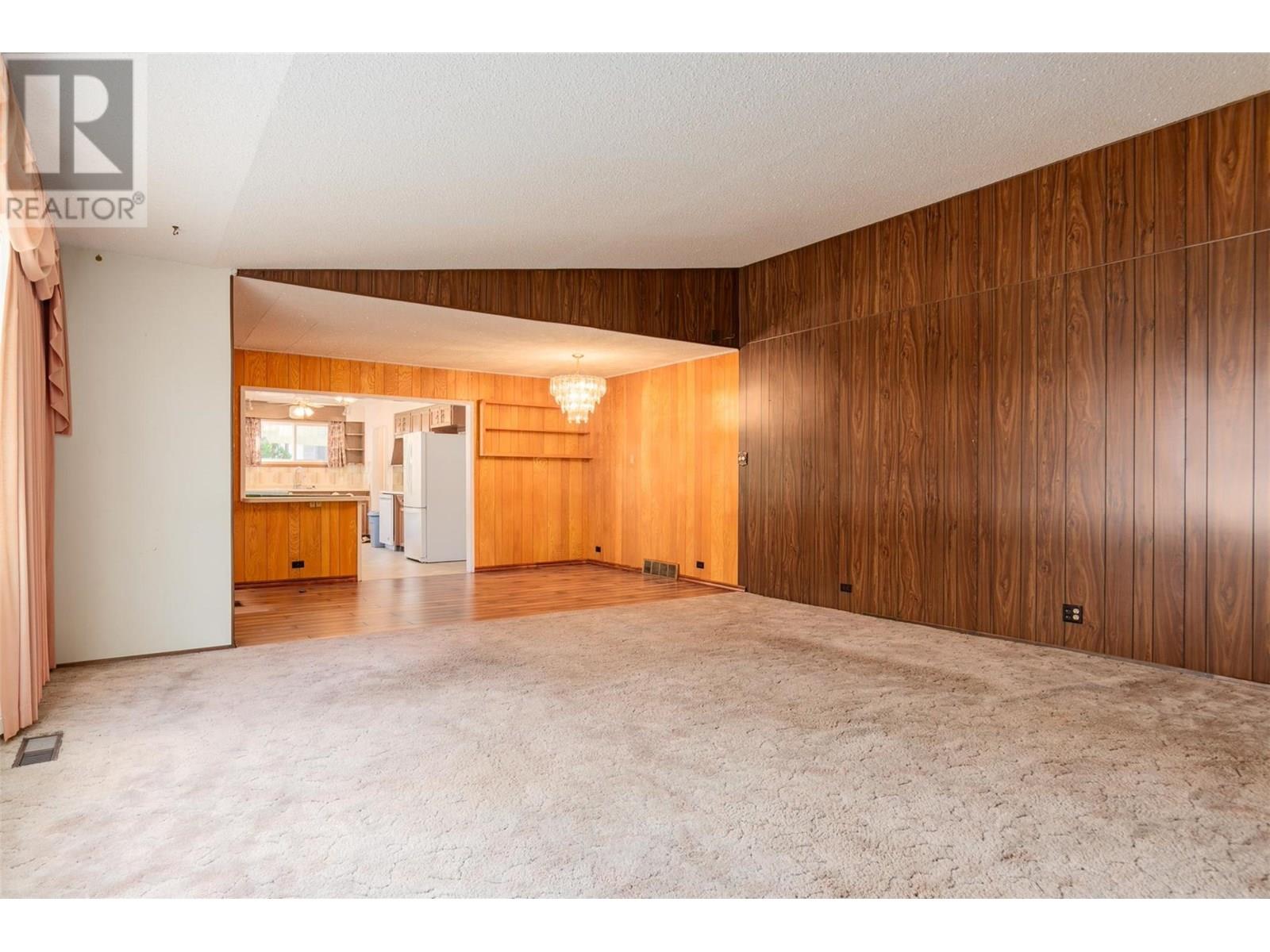 235 10th Avenue, Montrose, British Columbia  V0G 1P0 - Photo 13 - 10353010