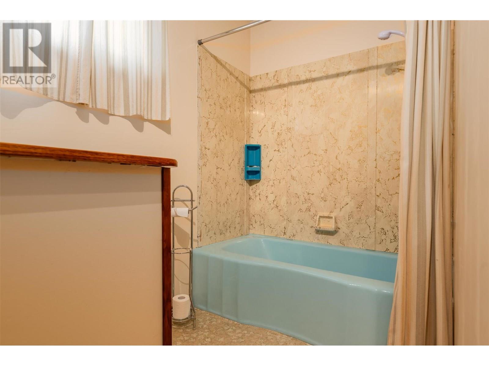 235 10th Avenue, Montrose, British Columbia  V0G 1P0 - Photo 23 - 10353010