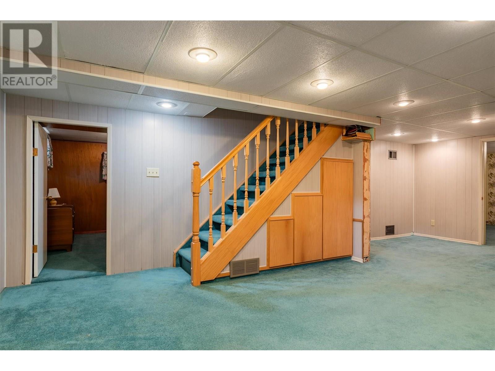 235 10th Avenue, Montrose, British Columbia  V0G 1P0 - Photo 24 - 10353010