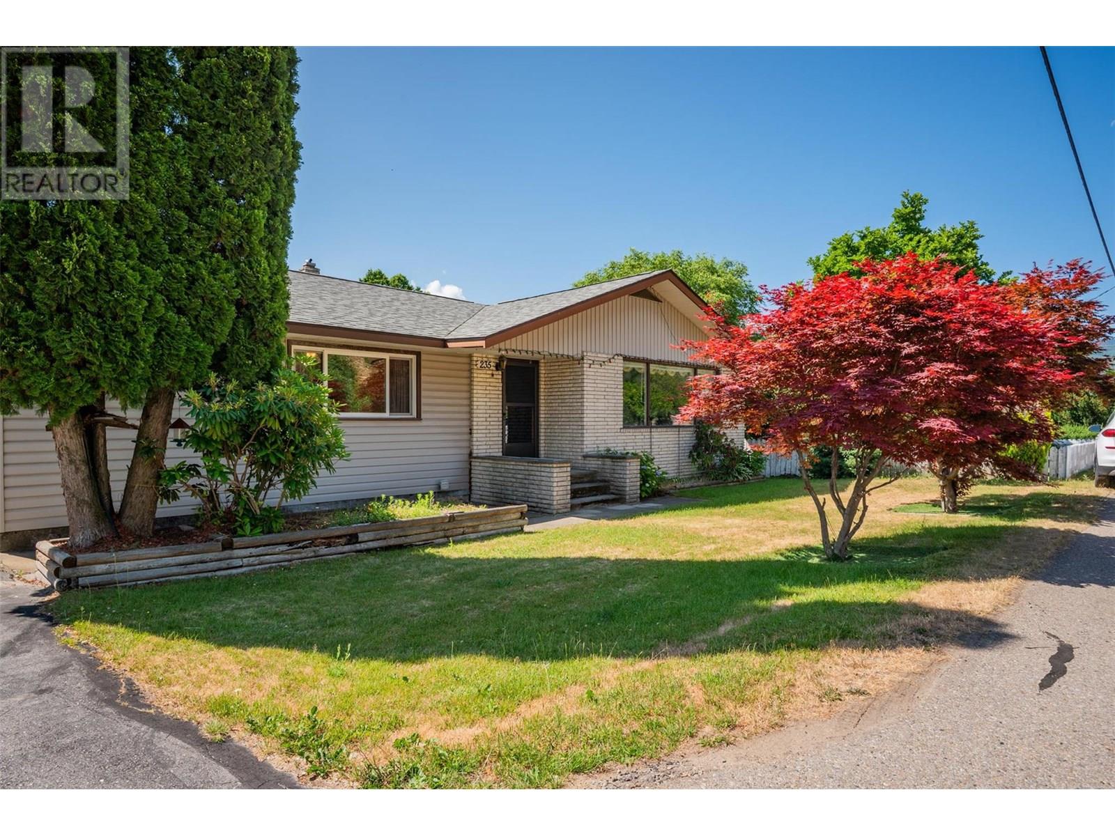 235 10th Avenue, Montrose, British Columbia  V0G 1P0 - Photo 37 - 10353010