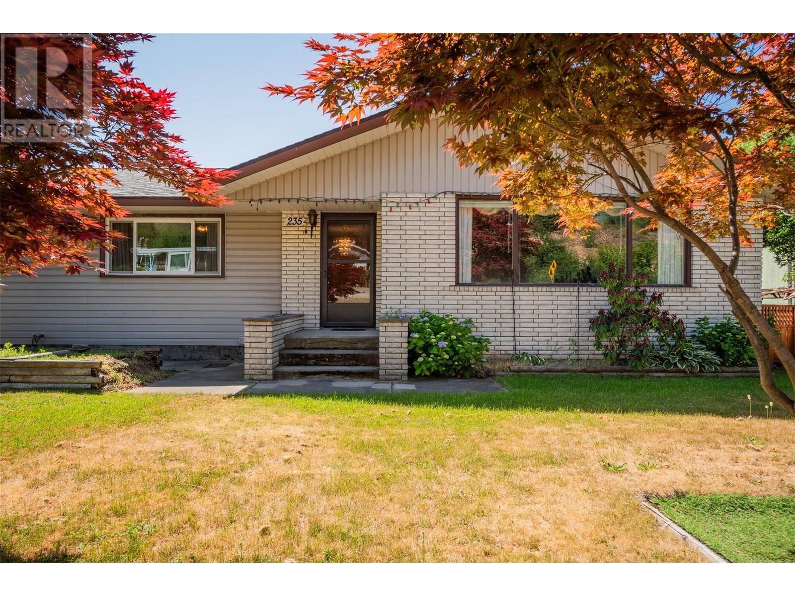 235 10th Avenue, Montrose, British Columbia  V0G 1P0 - Photo 39 - 10353010
