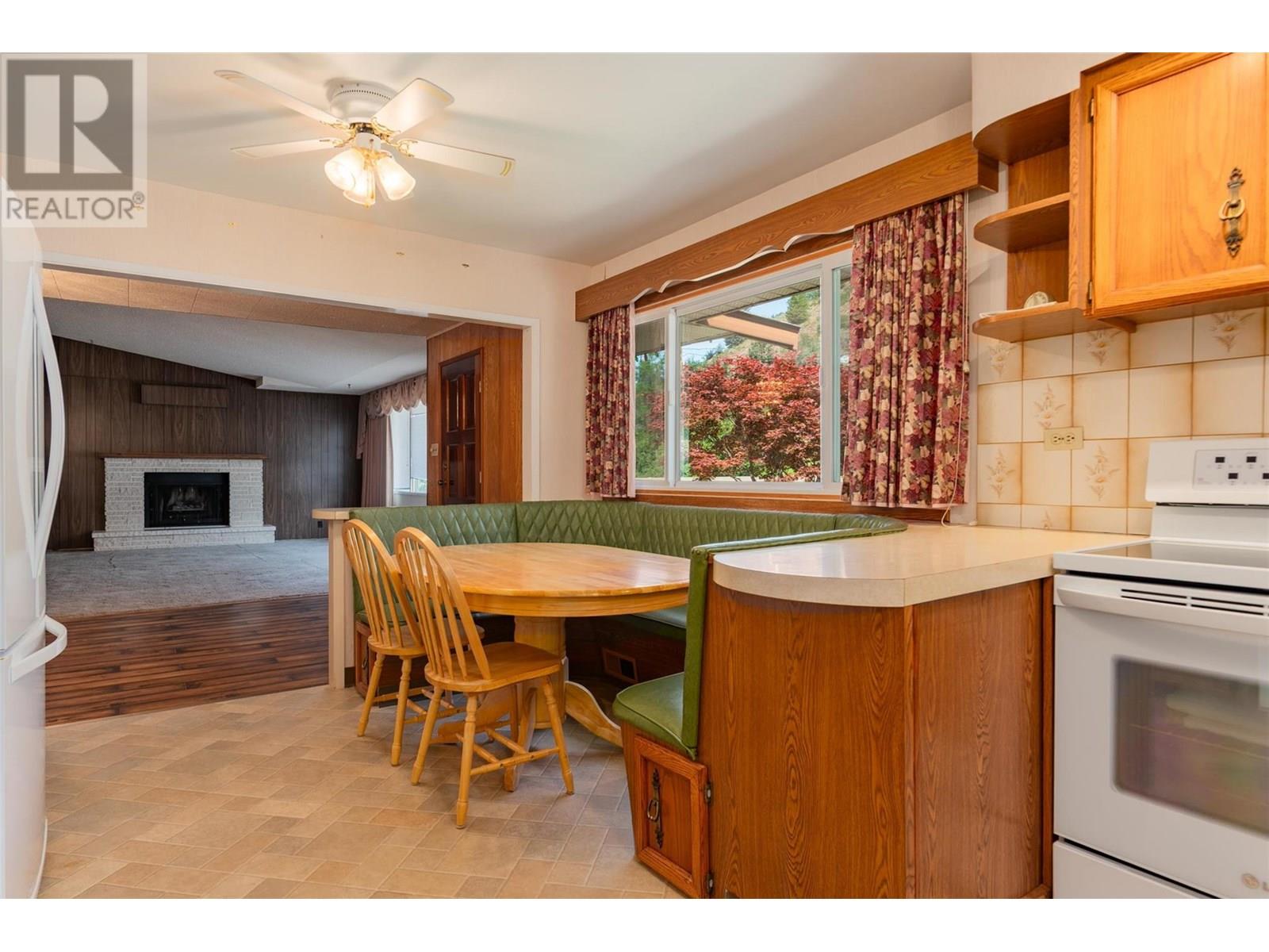 235 10th Avenue, Montrose, British Columbia  V0G 1P0 - Photo 4 - 10353010