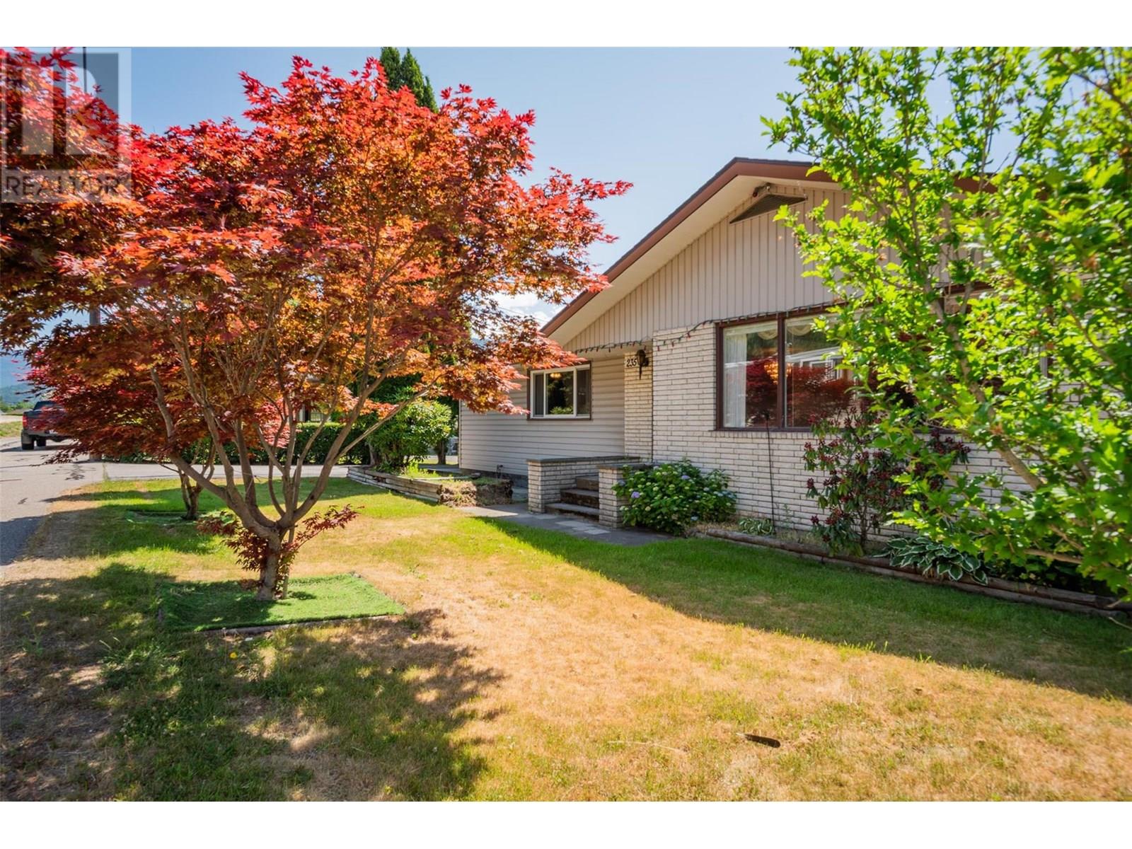 235 10th Avenue, Montrose, British Columbia  V0G 1P0 - Photo 40 - 10353010