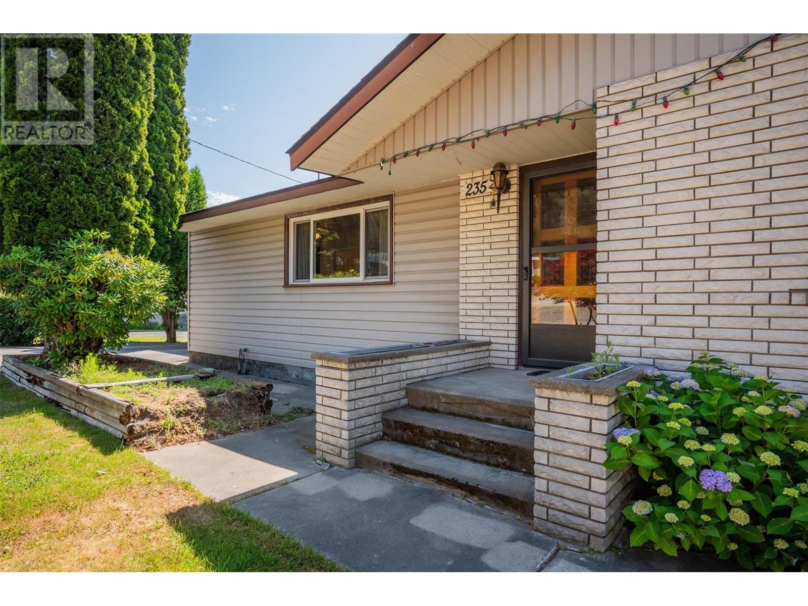 235 10th Avenue, Montrose, British Columbia  V0G 1P0 - Photo 41 - 10353010