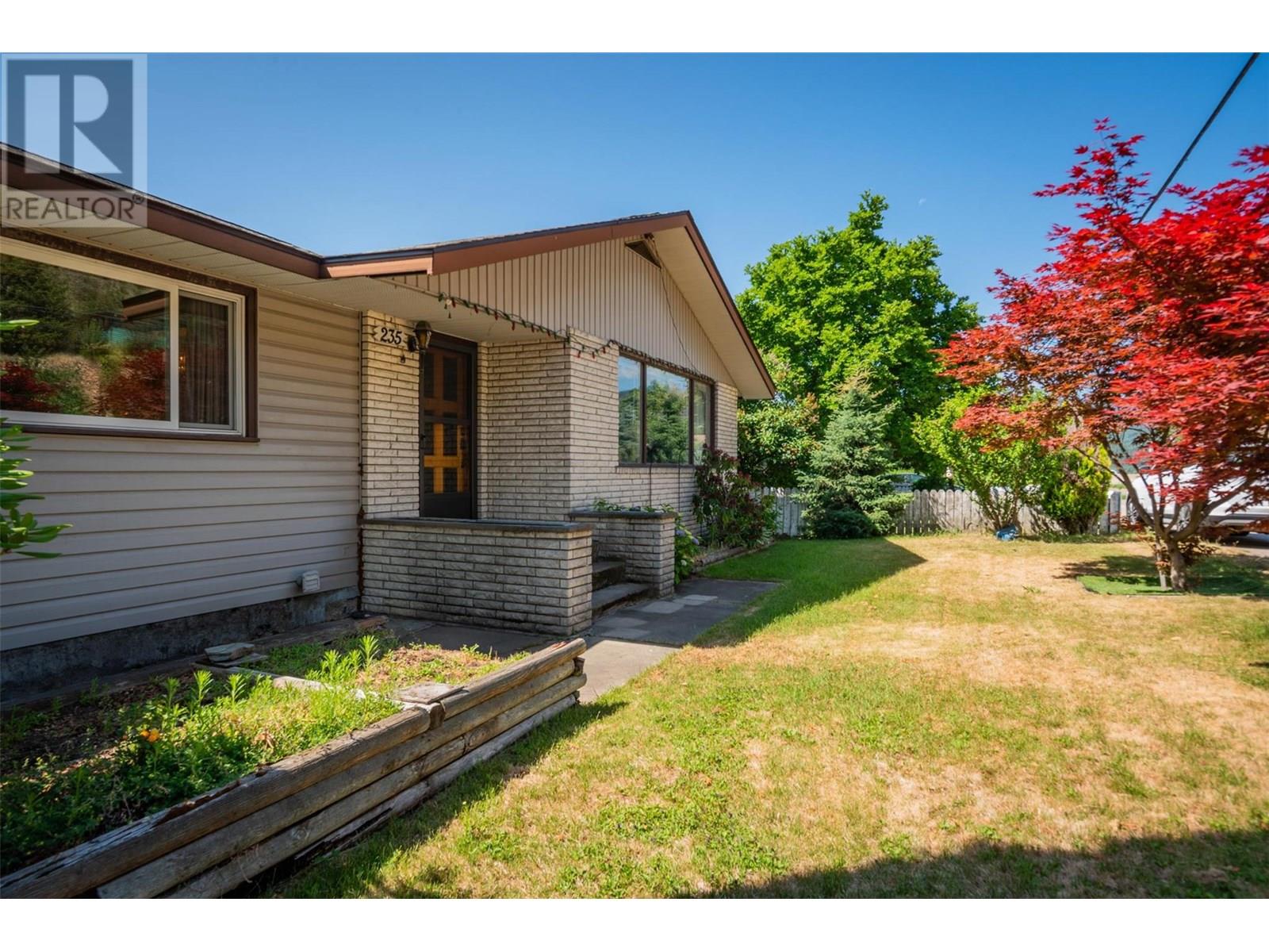 235 10th Avenue, Montrose, British Columbia  V0G 1P0 - Photo 42 - 10353010