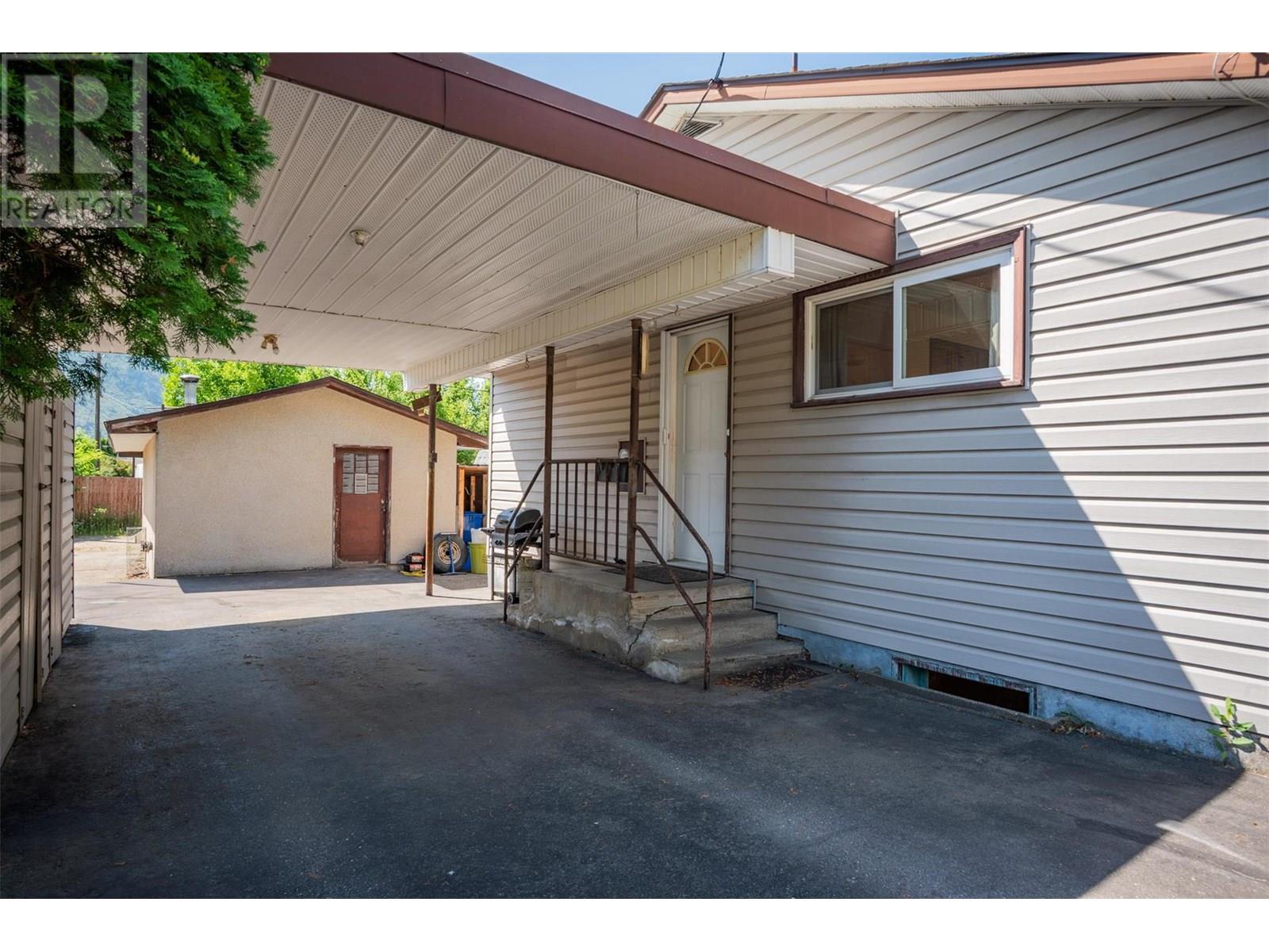 235 10th Avenue, Montrose, British Columbia  V0G 1P0 - Photo 43 - 10353010