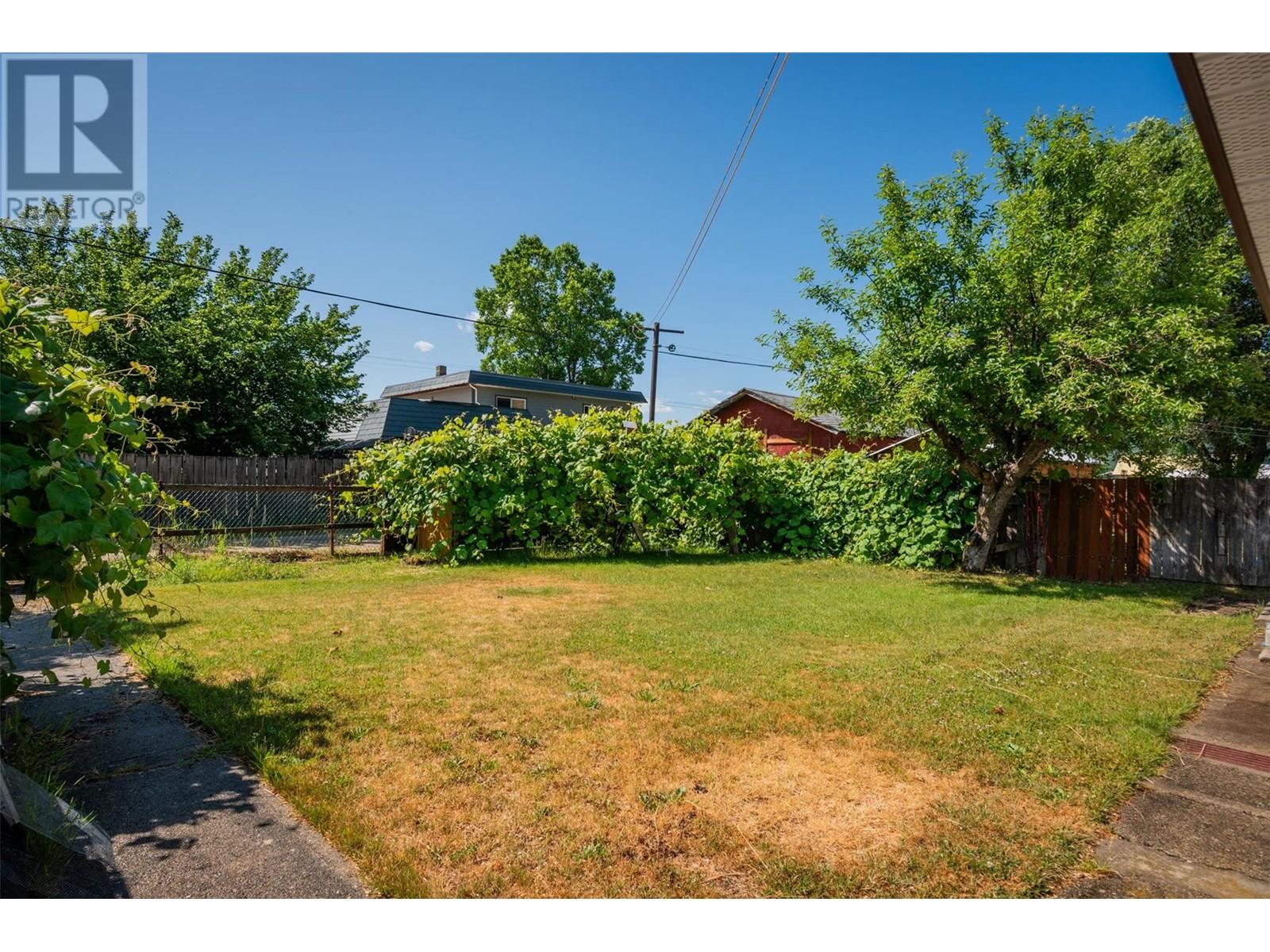235 10th Avenue, Montrose, British Columbia  V0G 1P0 - Photo 46 - 10353010
