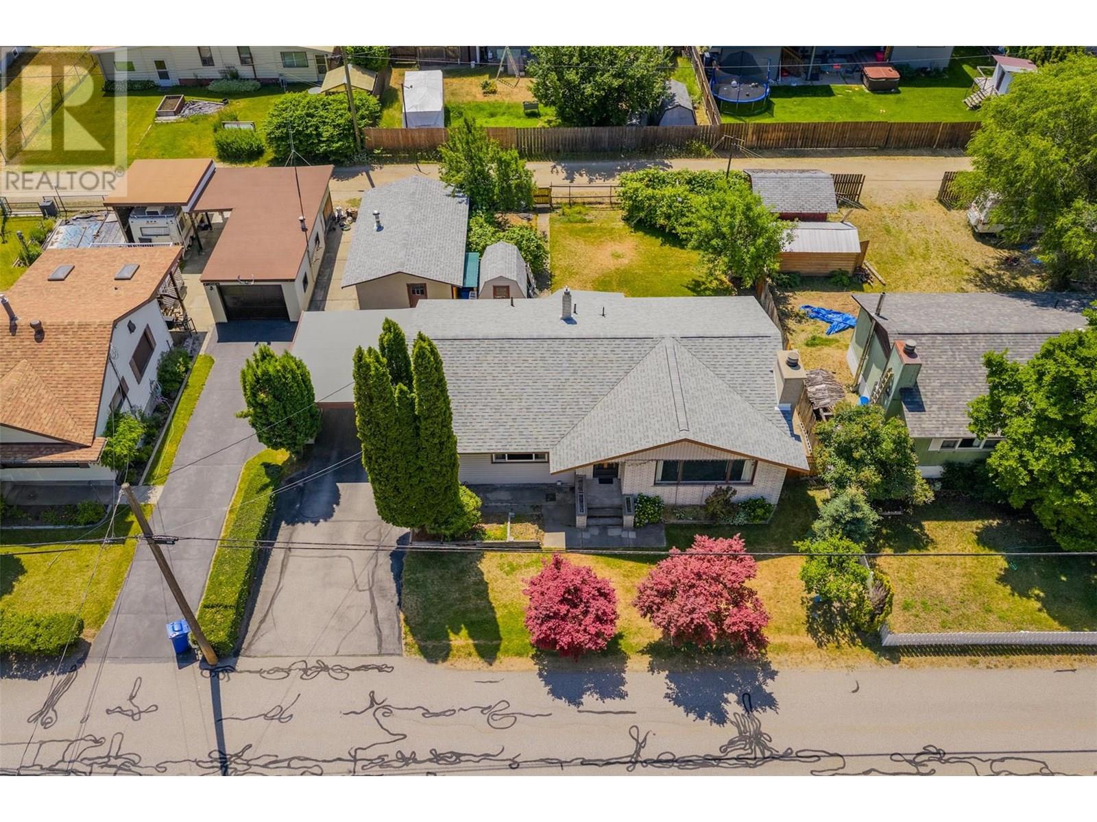 235 10th Avenue, Montrose, British Columbia  V0G 1P0 - Photo 55 - 10353010