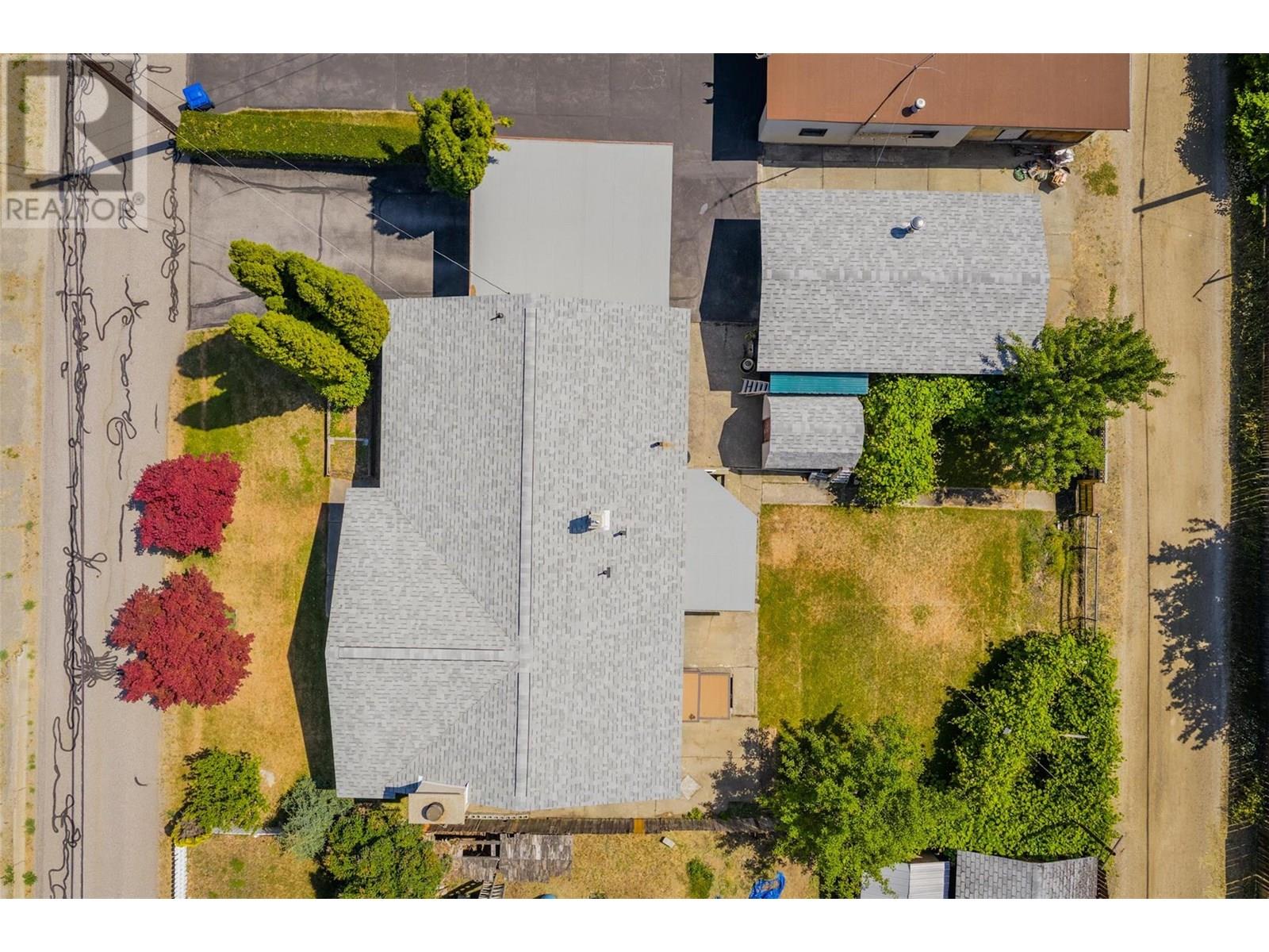 235 10th Avenue, Montrose, British Columbia  V0G 1P0 - Photo 56 - 10353010