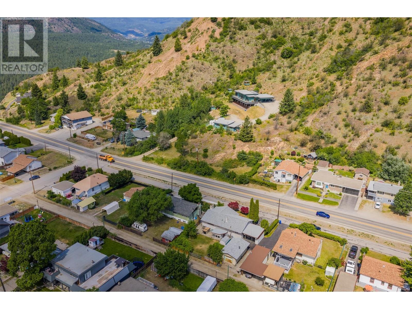 235 10th Avenue, Montrose, British Columbia  V0G 1P0 - Photo 58 - 10353010