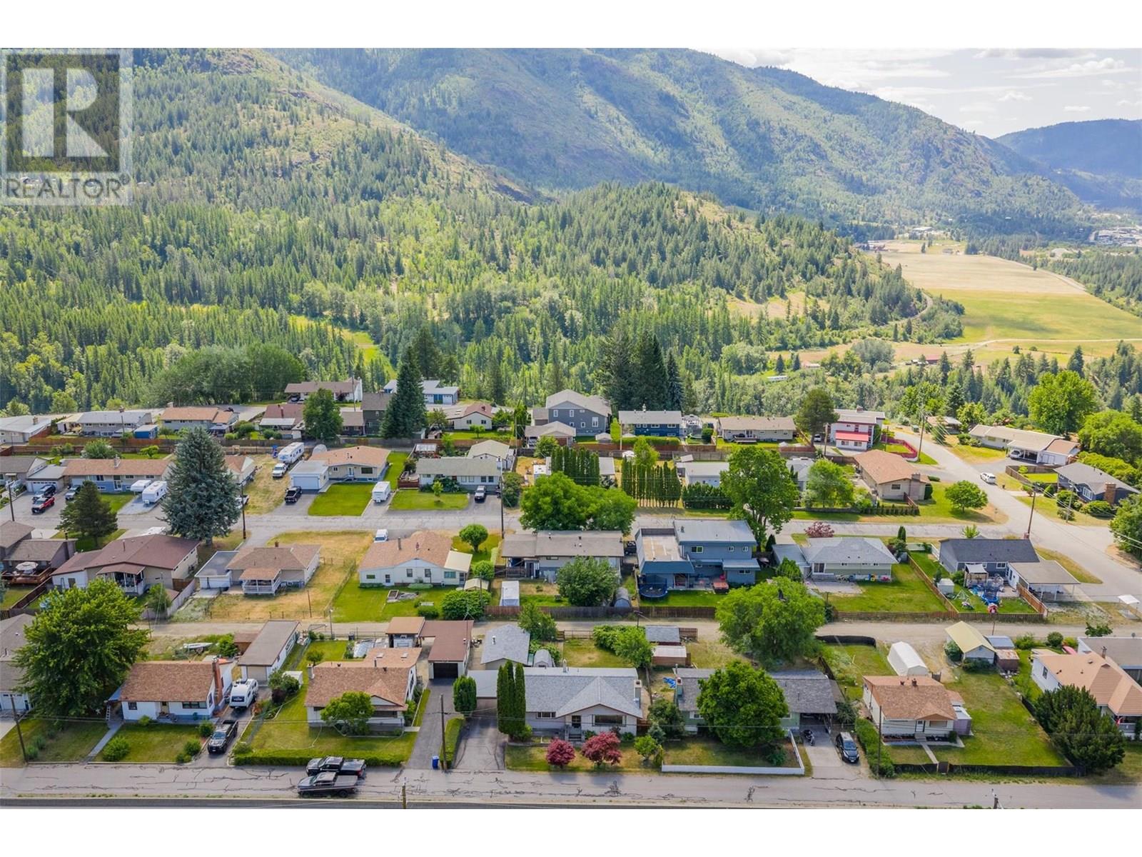 235 10th Avenue, Montrose, British Columbia  V0G 1P0 - Photo 59 - 10353010
