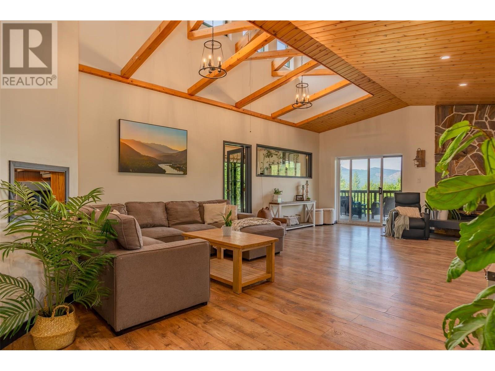 1137 Mcleod Road, Beaver Falls, British Columbia  V0G 1L1 - Photo 11 - 10352994