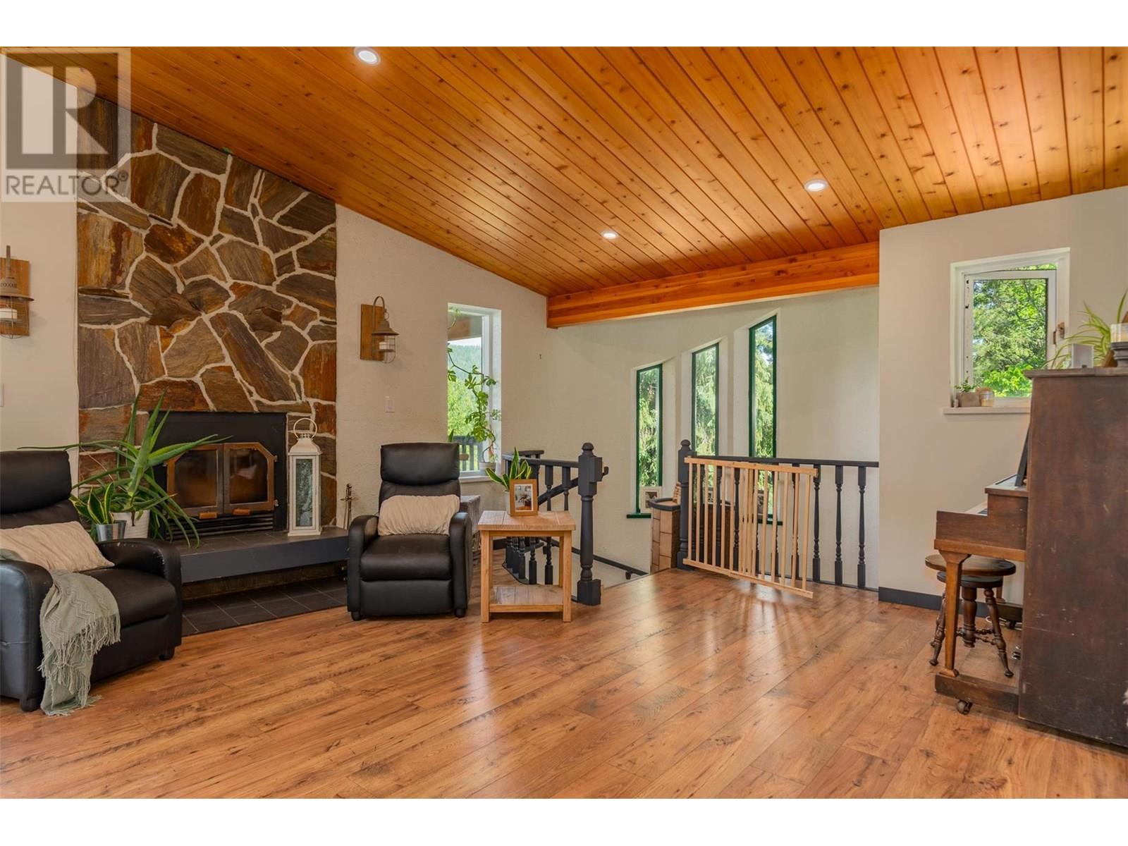 1137 Mcleod Road, Beaver Falls, British Columbia  V0G 1L1 - Photo 13 - 10352994