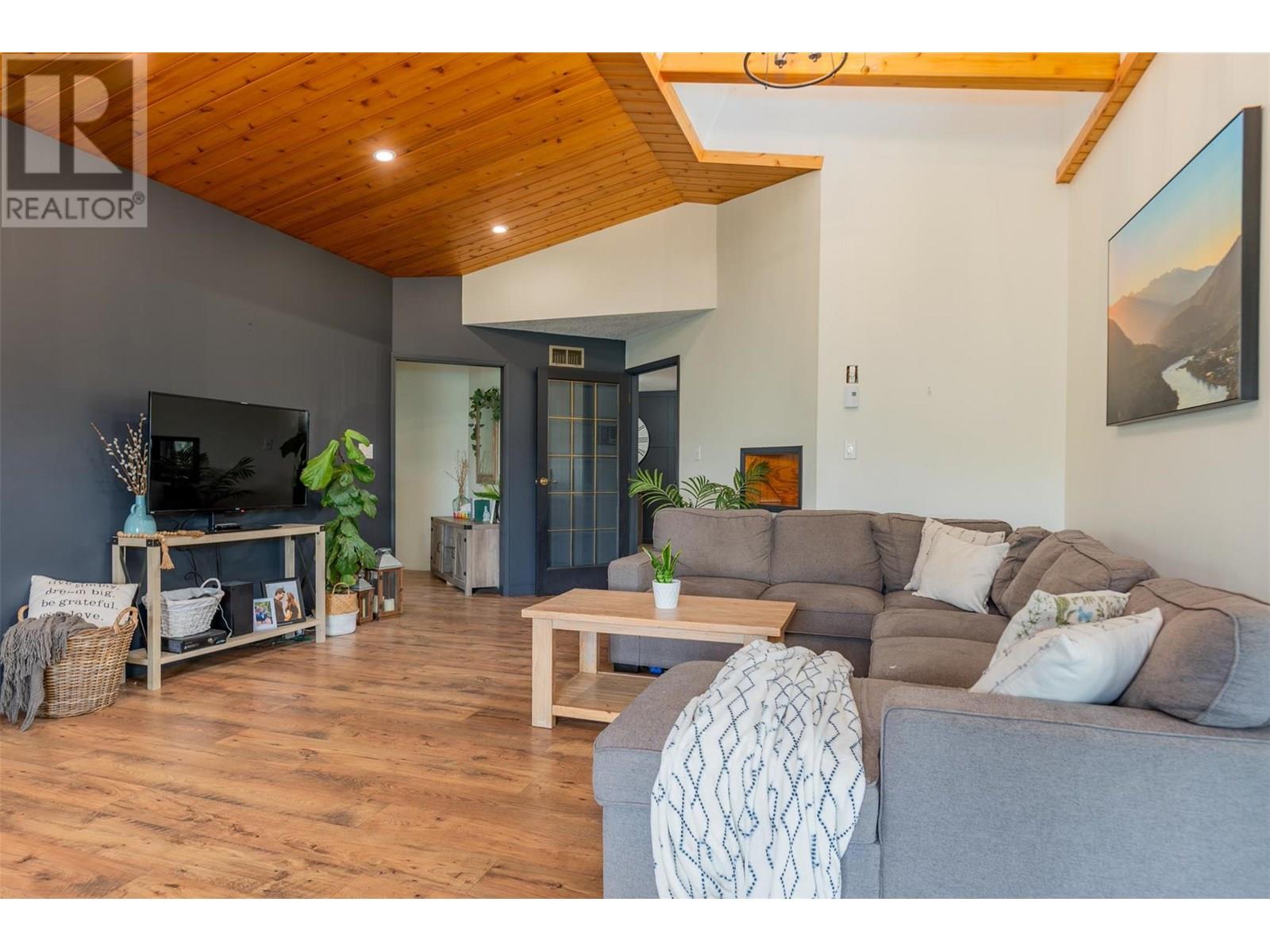 1137 Mcleod Road, Beaver Falls, British Columbia  V0G 1L1 - Photo 16 - 10352994