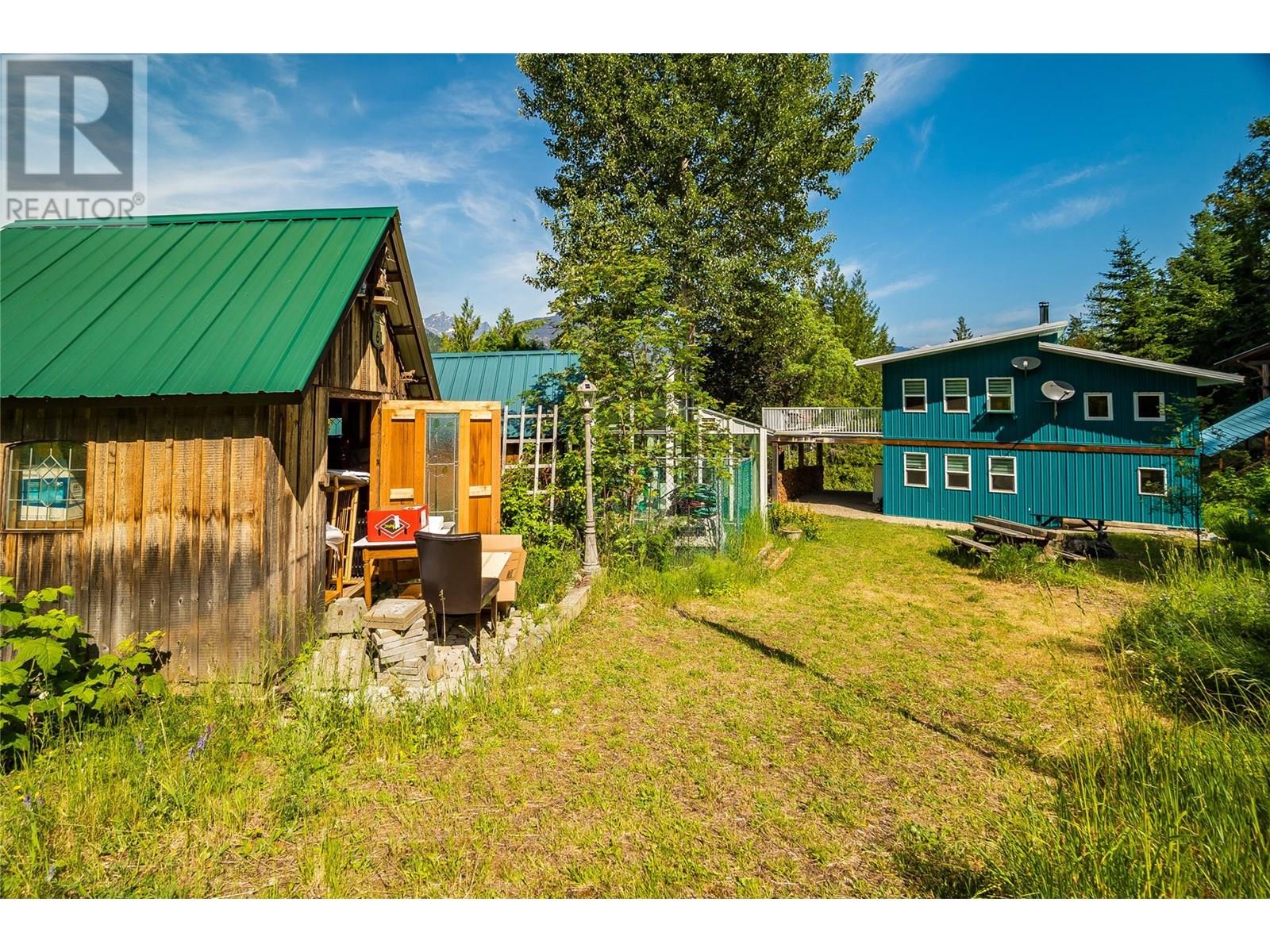 8140 6 Highway, Lemon Creek, British Columbia  V0G 2C0 - Photo 10 - 10351307