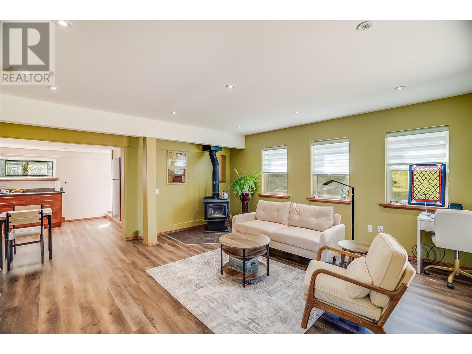 8140 6 Highway, Lemon Creek, British Columbia  V0G 2C0 - Photo 16 - 10351307