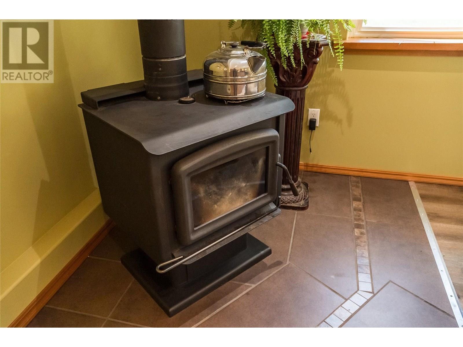 8140 6 Highway, Lemon Creek, British Columbia  V0G 2C0 - Photo 20 - 10351307