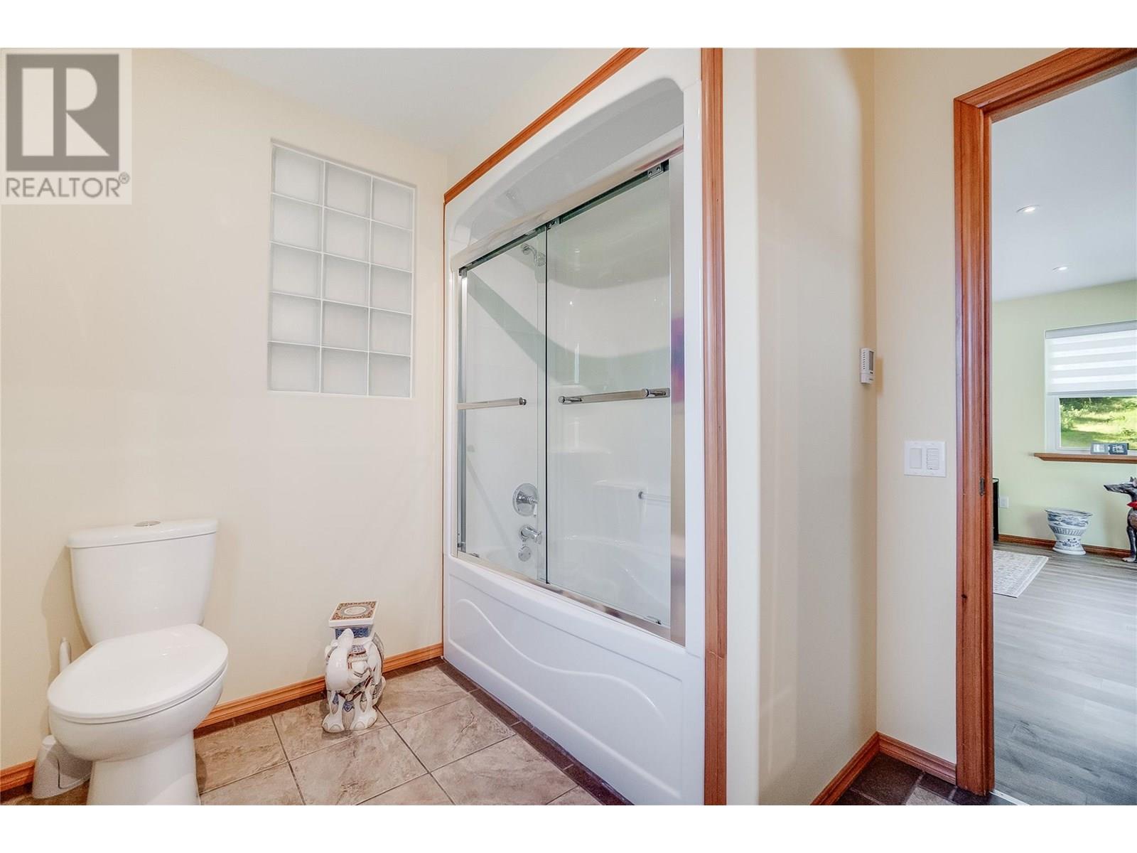 8140 6 Highway, Lemon Creek, British Columbia  V0G 2C0 - Photo 24 - 10351307