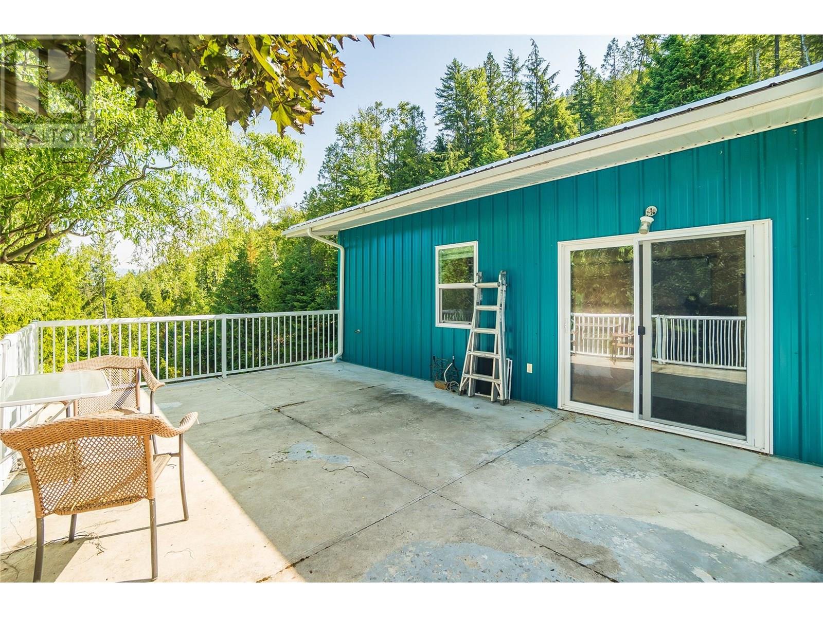 8140 6 Highway, Lemon Creek, British Columbia  V0G 2C0 - Photo 41 - 10351307