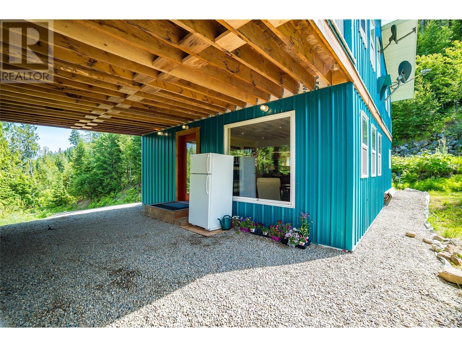 8140 6 Highway, Lemon Creek, British Columbia  V0G 2C0 - Photo 43 - 10351307