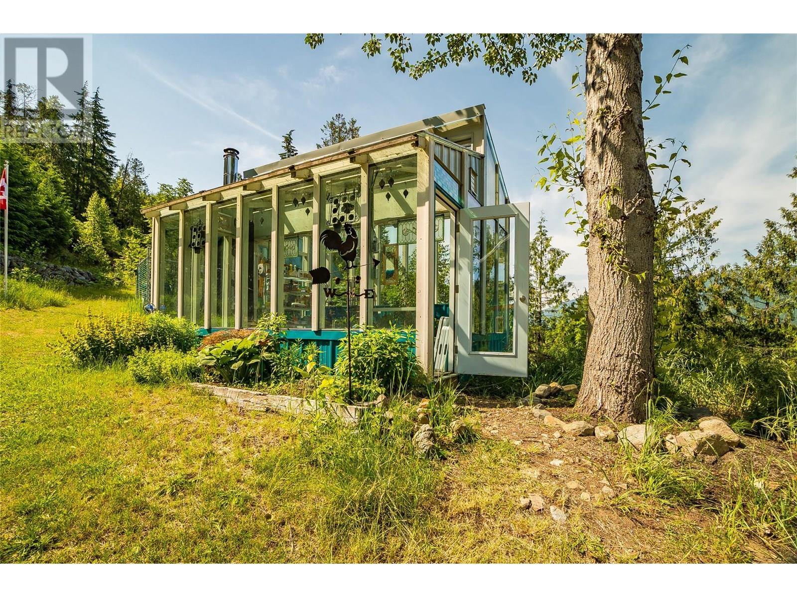 8140 6 Highway, Lemon Creek, British Columbia  V0G 2C0 - Photo 6 - 10351307