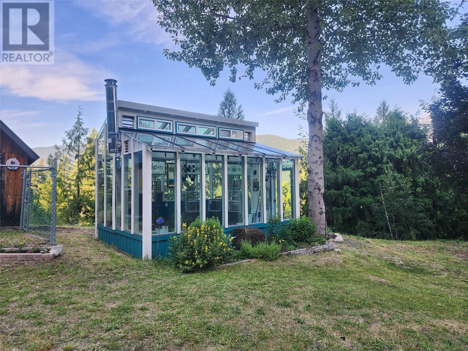 8140 6 Highway, Lemon Creek, British Columbia  V0G 2C0 - Photo 60 - 10351307
