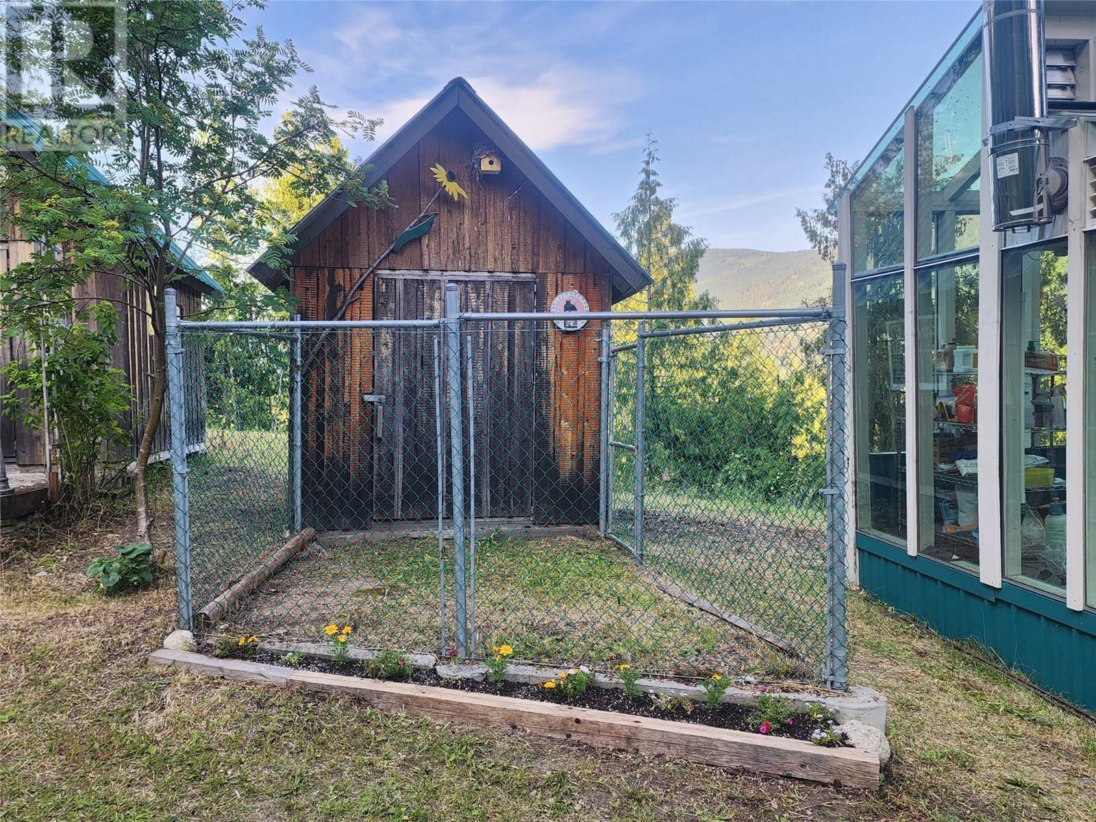8140 6 Highway, Lemon Creek, British Columbia  V0G 2C0 - Photo 62 - 10351307