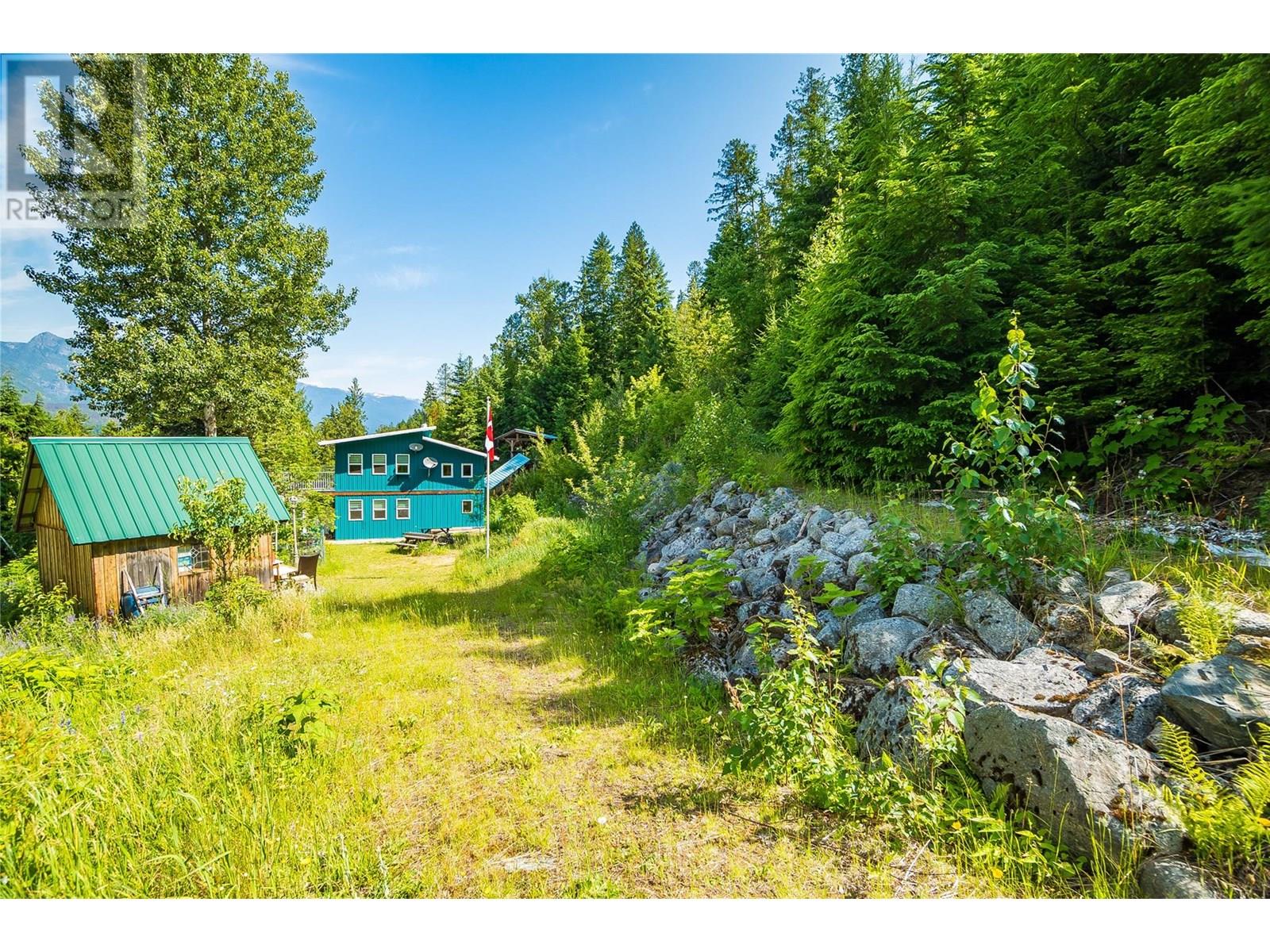 8140 6 Highway, Lemon Creek, British Columbia  V0G 2C0 - Photo 9 - 10351307