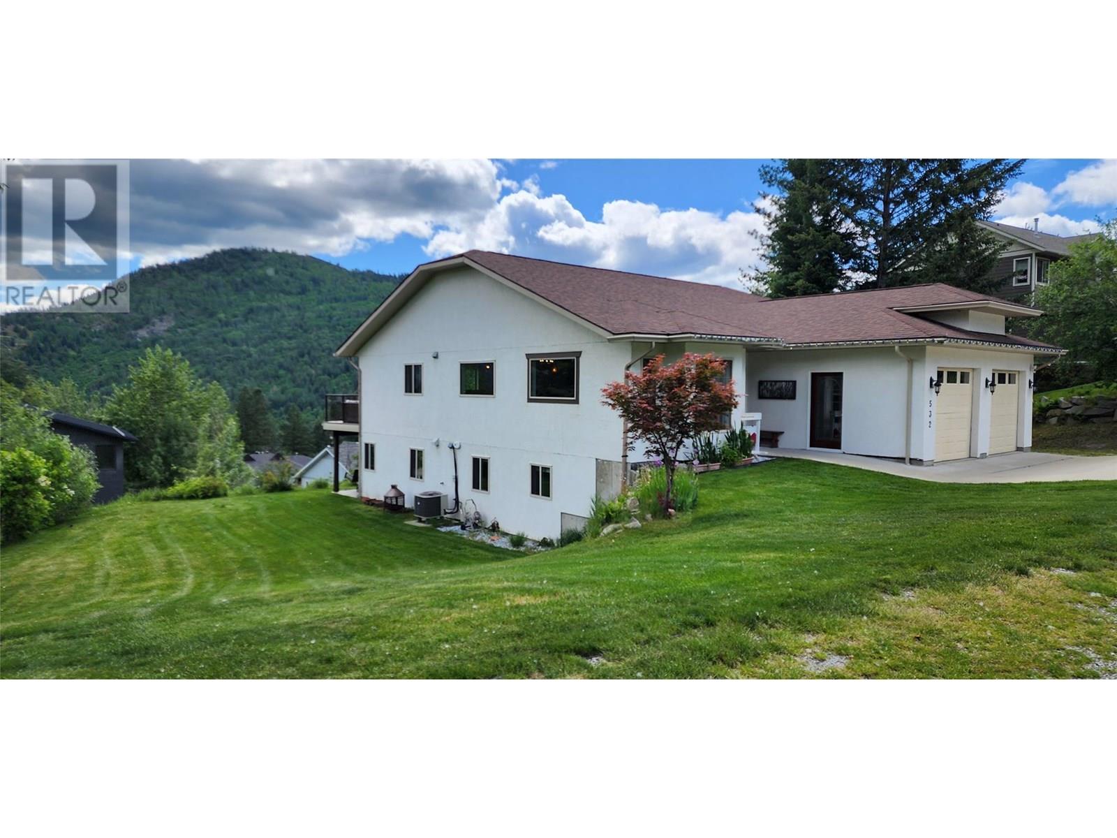 532 Blake Court, Warfield, British Columbia  V1R 4V9 - Photo 2 - 10353024
