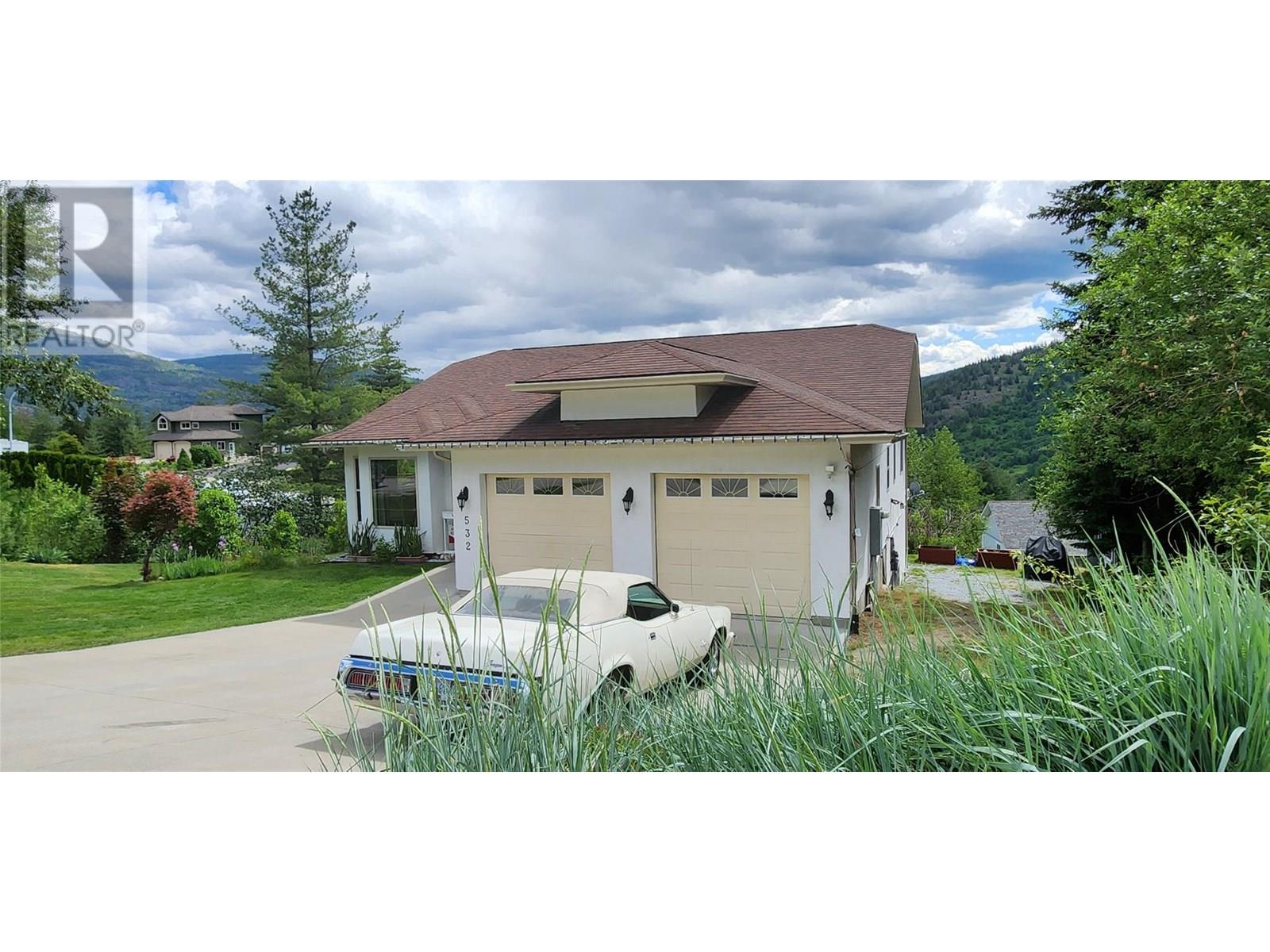 532 Blake Court, Warfield, British Columbia  V1R 4V9 - Photo 3 - 10353024
