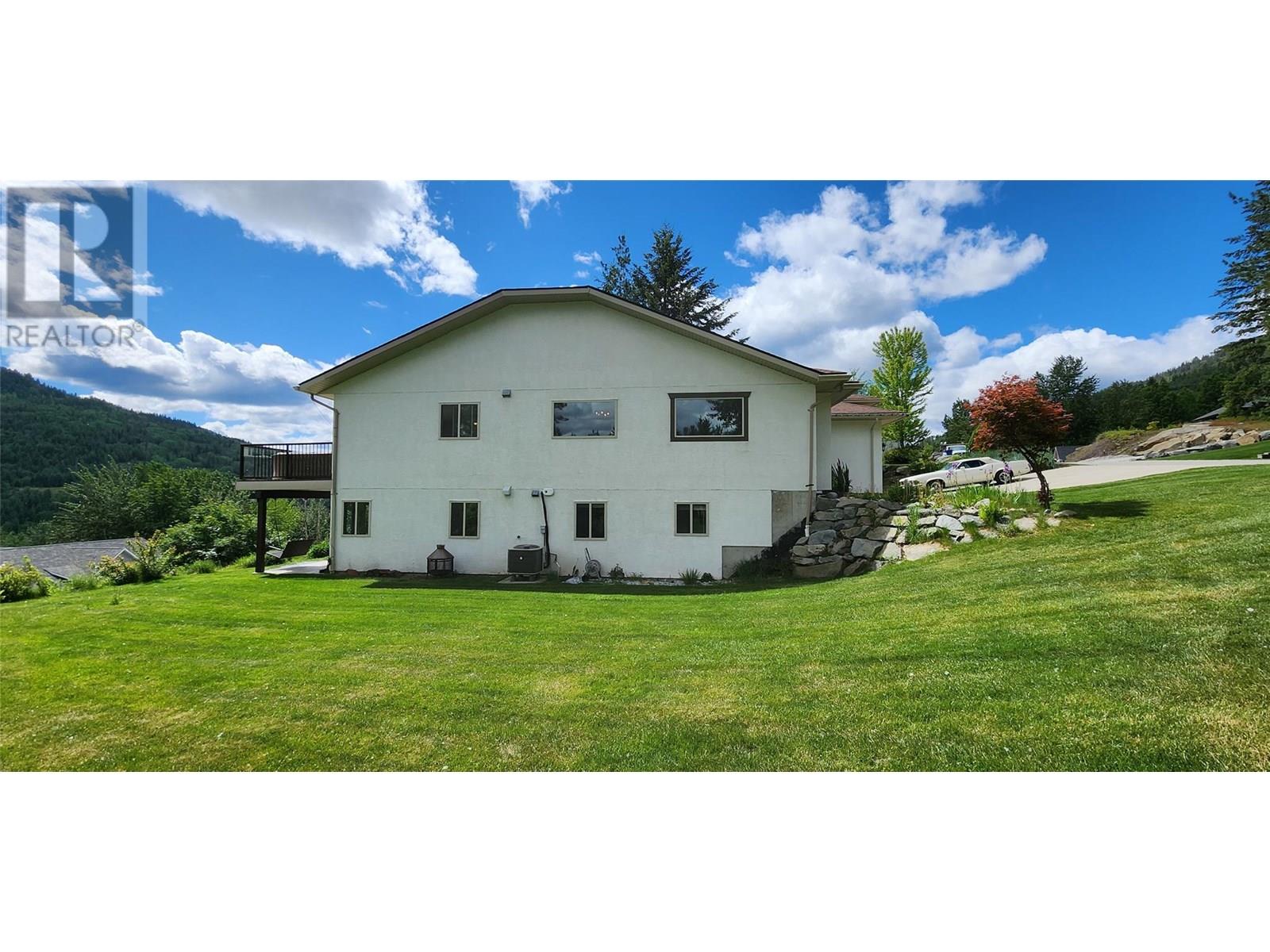 532 Blake Court, Warfield, British Columbia  V1R 4V9 - Photo 4 - 10353024