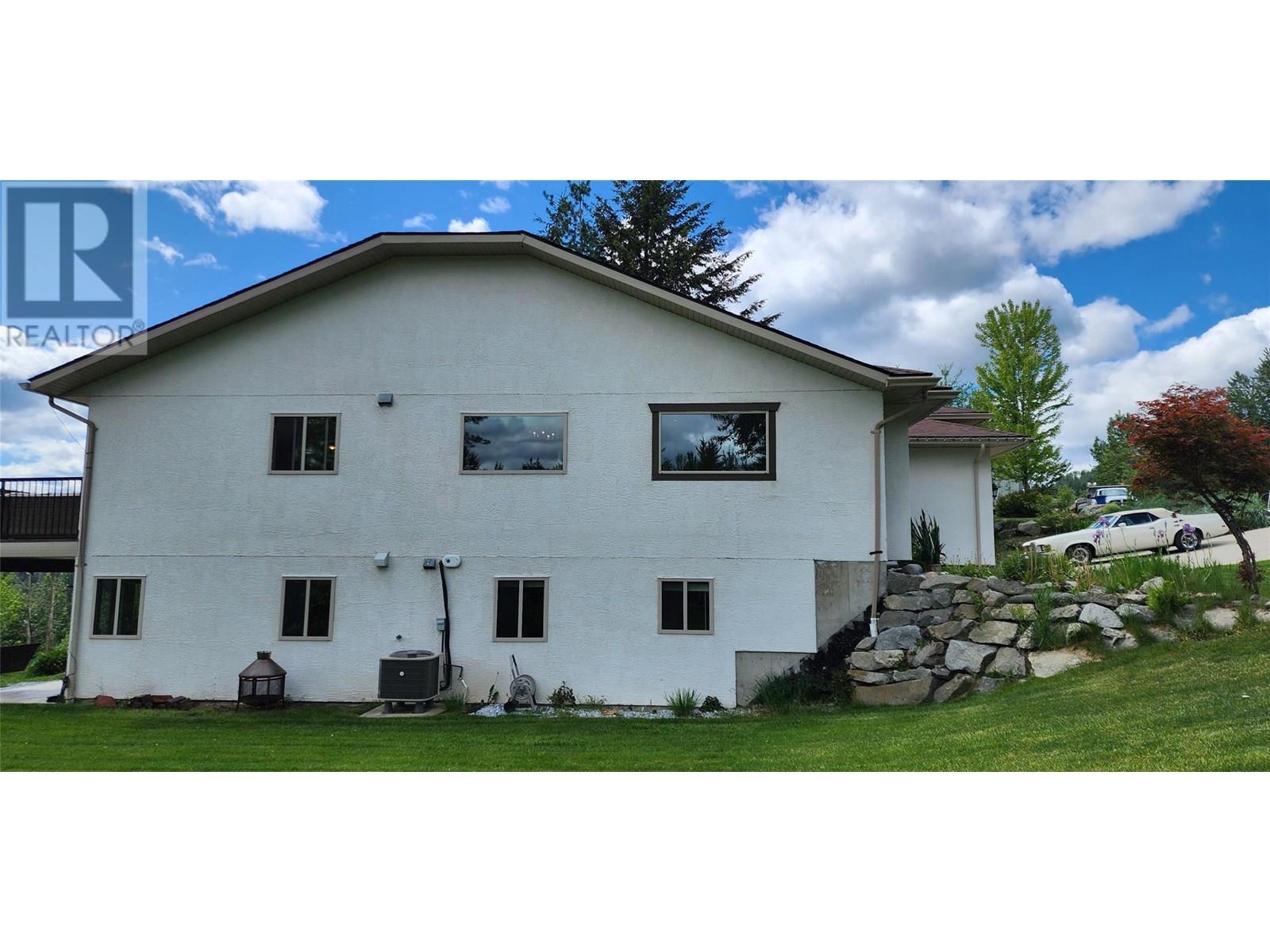 532 Blake Court, Warfield, British Columbia  V1R 4V9 - Photo 5 - 10353024