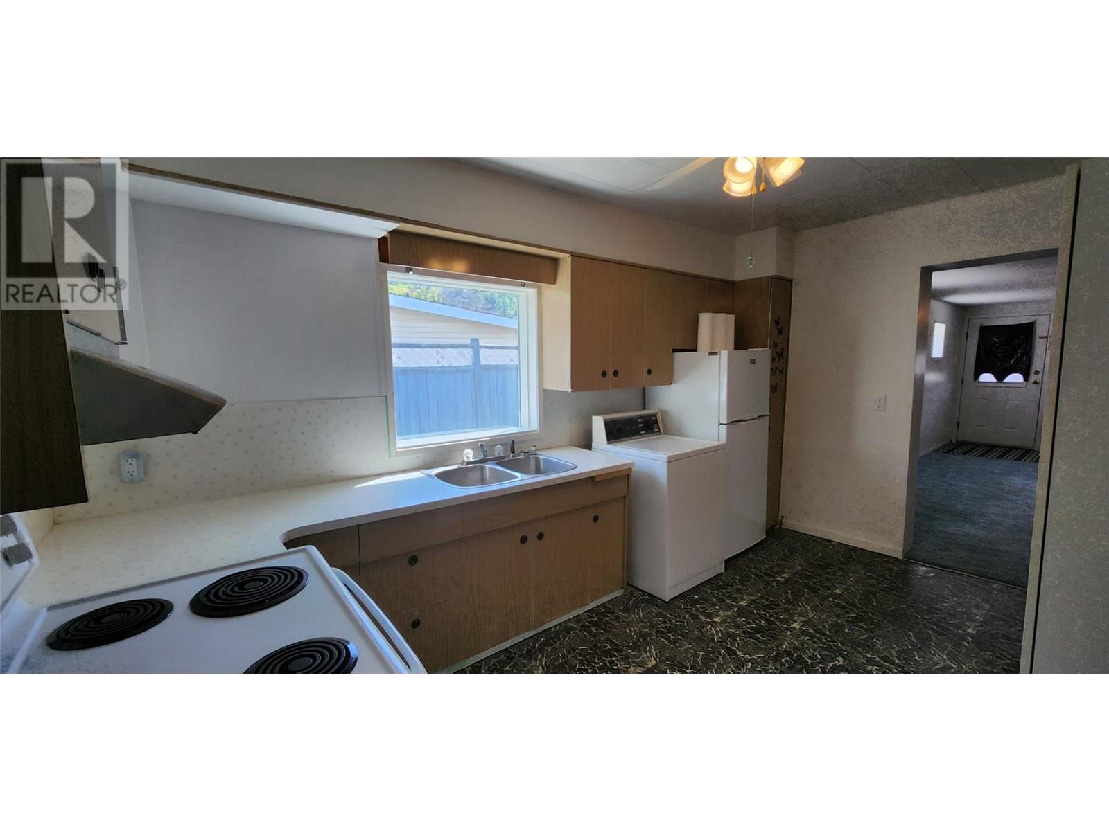 1365 Thom Street, Trail, British Columbia  V1R 1X7 - Photo 13 - 10353011