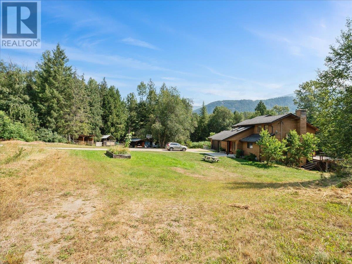 6172 Slocan River Road, Winlaw, British Columbia  V0G 2J0 - Photo 15 - 10352470