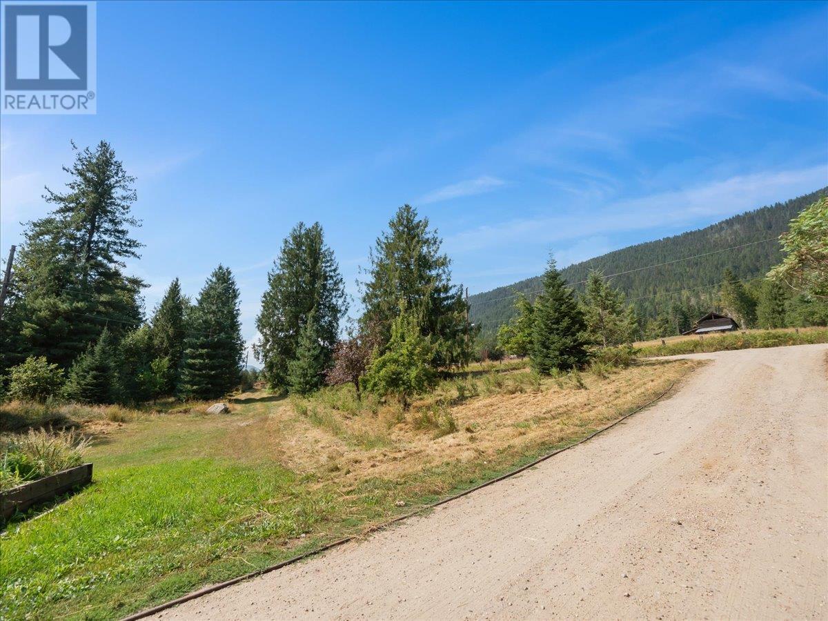 6172 Slocan River Road, Winlaw, British Columbia  V0G 2J0 - Photo 17 - 10352470