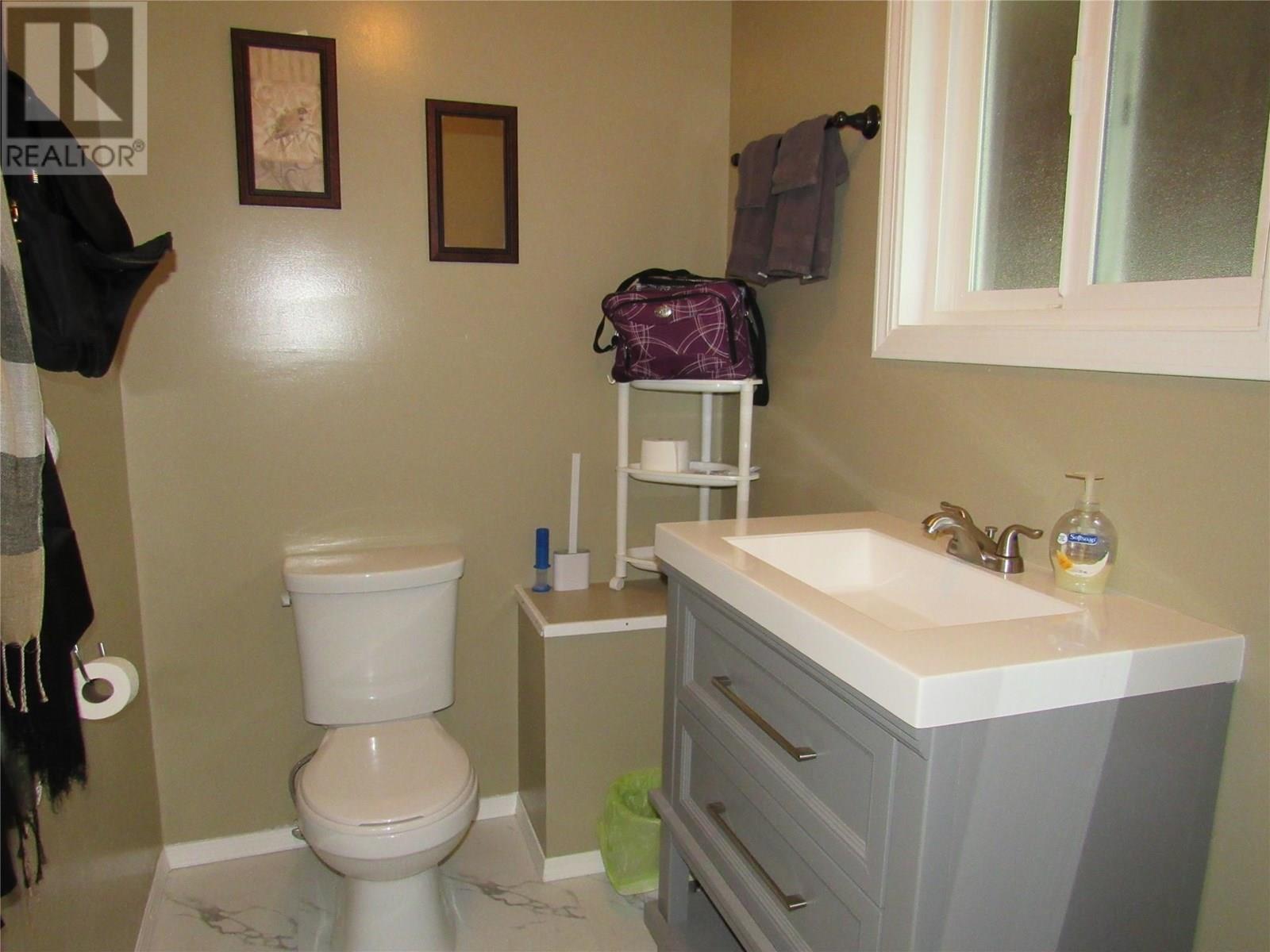 1755 Columbia Gardens Road, Fruitvale, British Columbia  V0G 1L0 - Photo 9 - 10353190