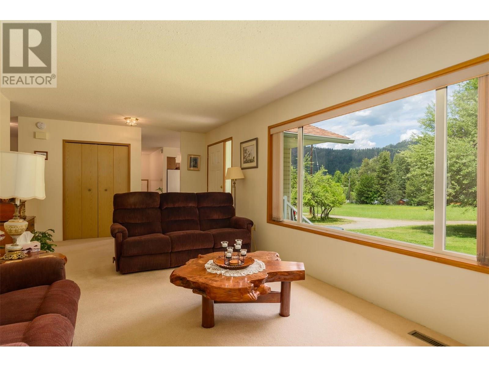 1764 Green Road, Fruitvale, British Columbia  V0G 1L0 - Photo 11 - 10353146