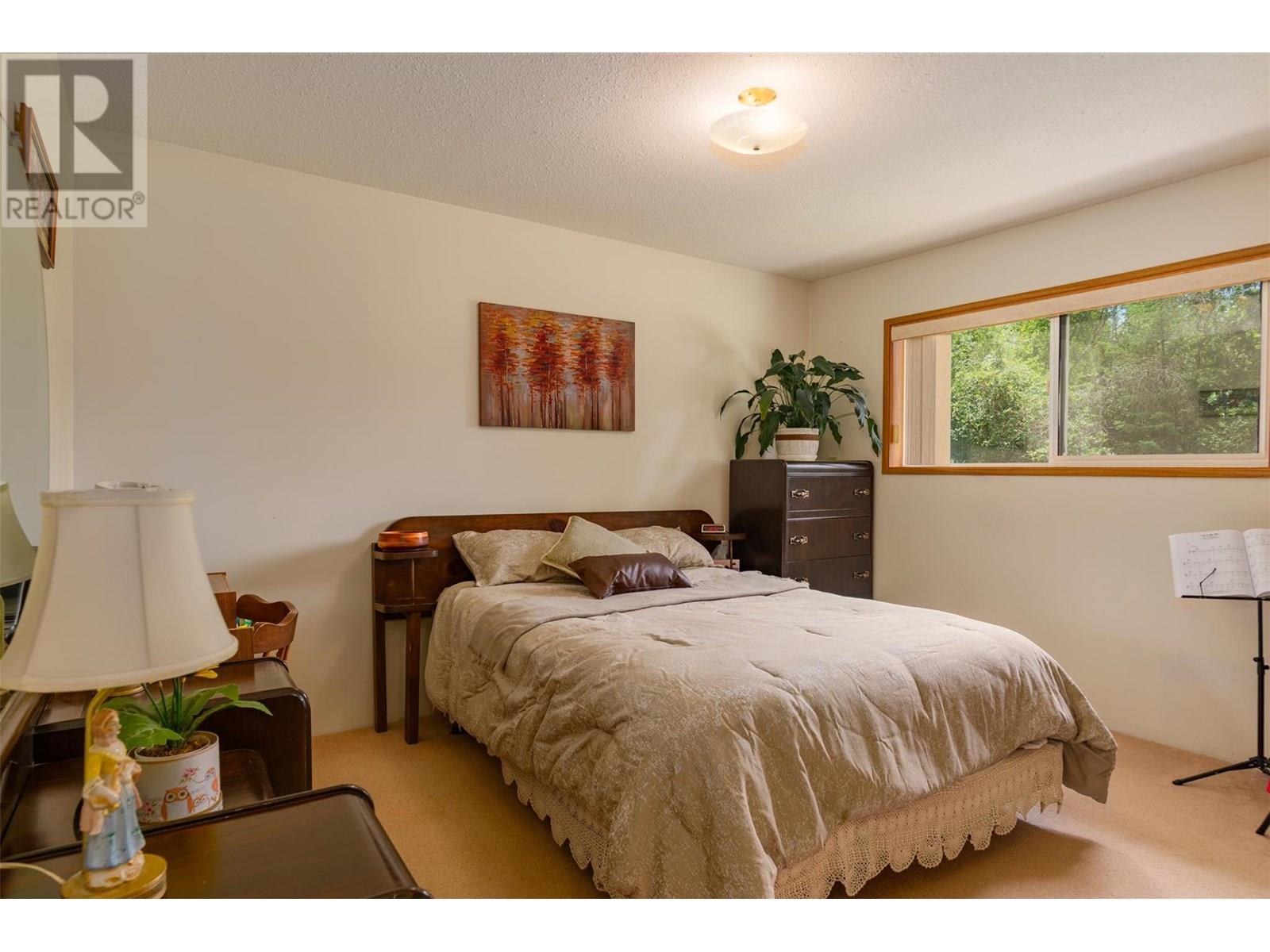 1764 Green Road, Fruitvale, British Columbia  V0G 1L0 - Photo 13 - 10353146