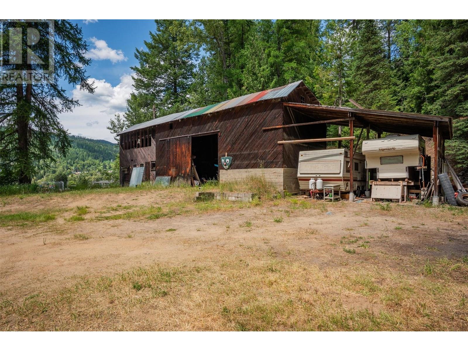 1764 Green Road, Fruitvale, British Columbia  V0G 1L0 - Photo 44 - 10353146