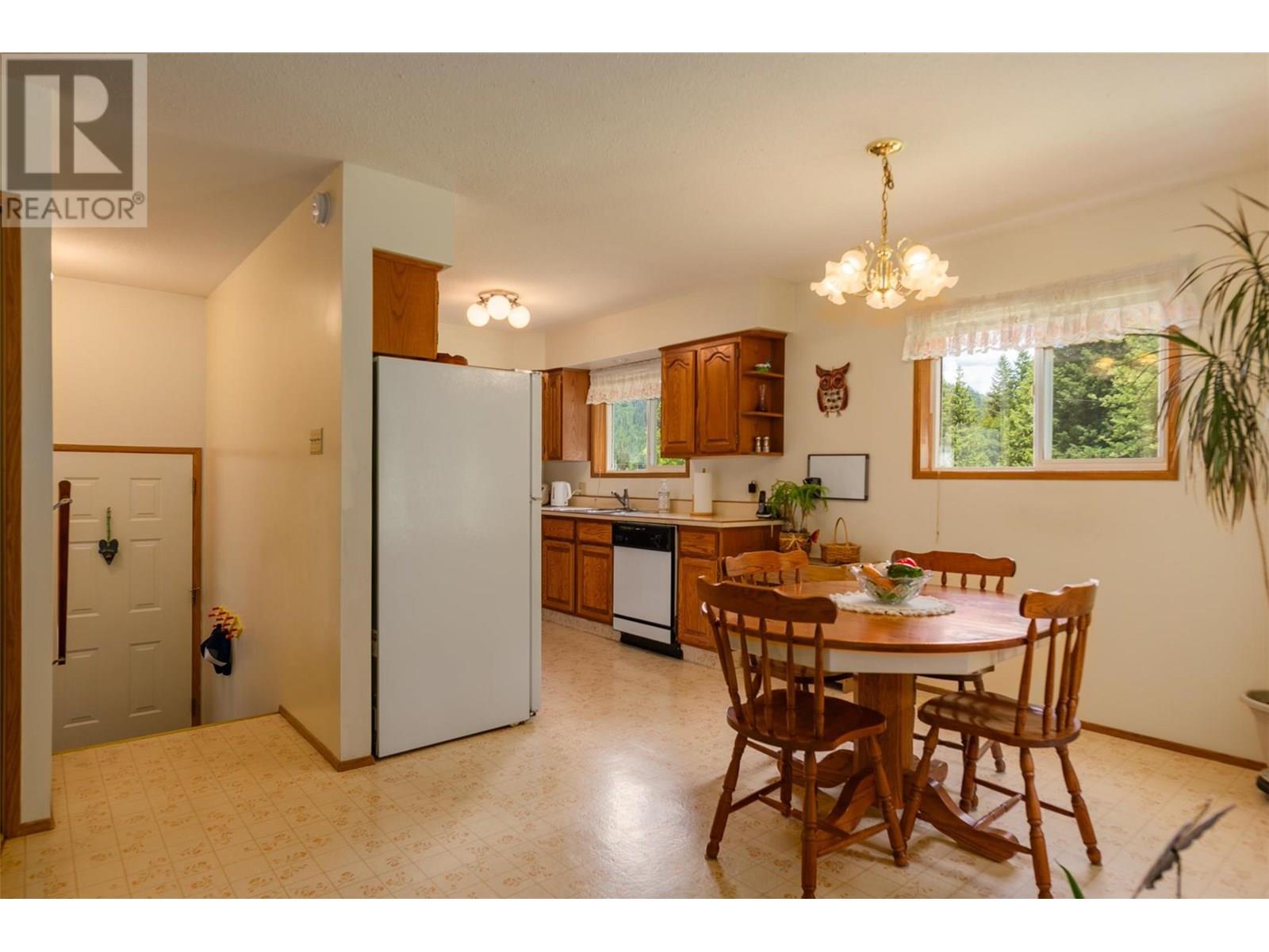 1764 Green Road, Fruitvale, British Columbia  V0G 1L0 - Photo 5 - 10353146