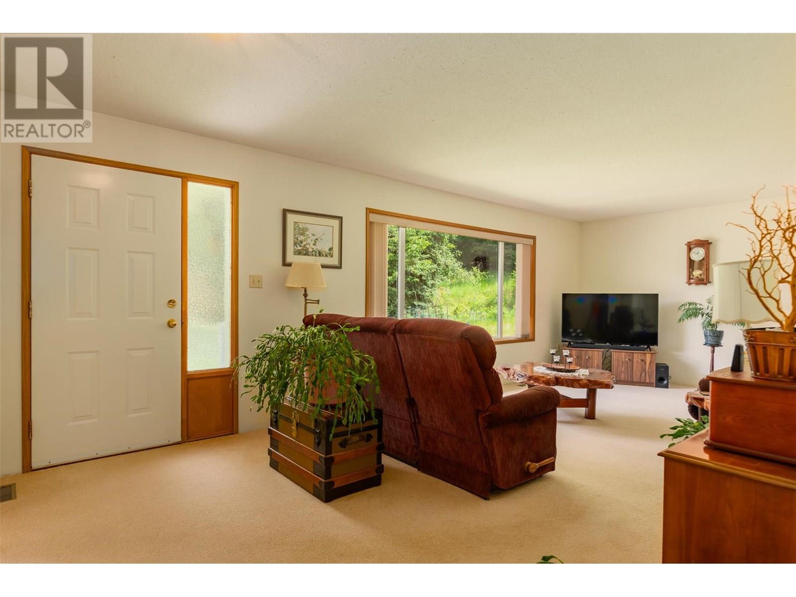 1764 Green Road, Fruitvale, British Columbia  V0G 1L0 - Photo 9 - 10353146