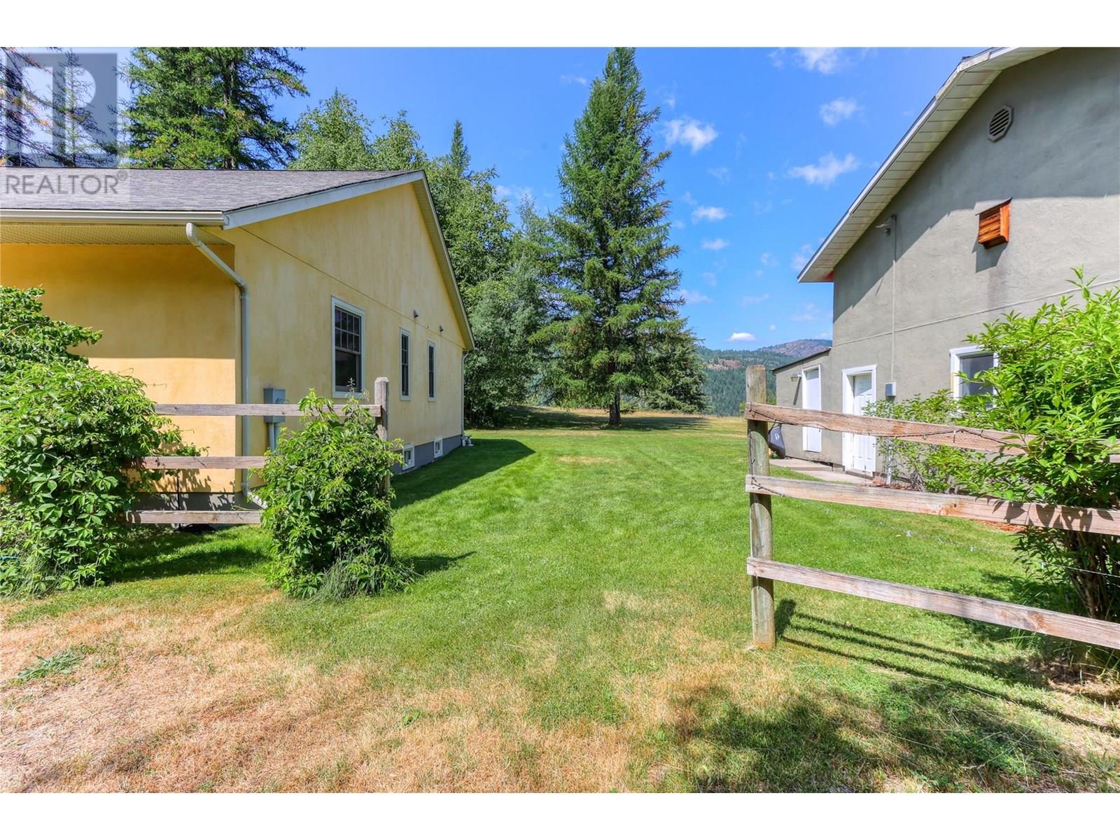 9309 Station Road, Trail, British Columbia  V1R 4W6 - Photo 10 - 10353118