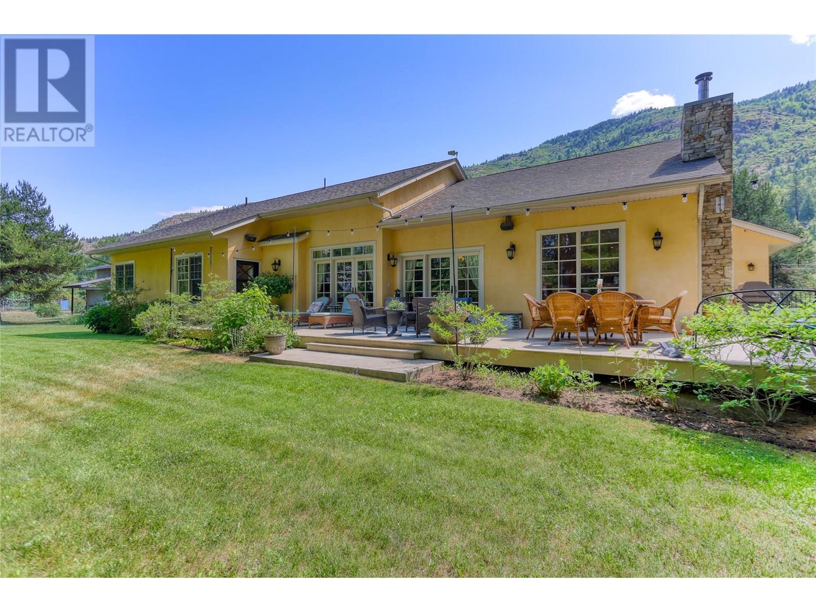 9309 Station Road, Trail, British Columbia  V1R 4W6 - Photo 13 - 10353118