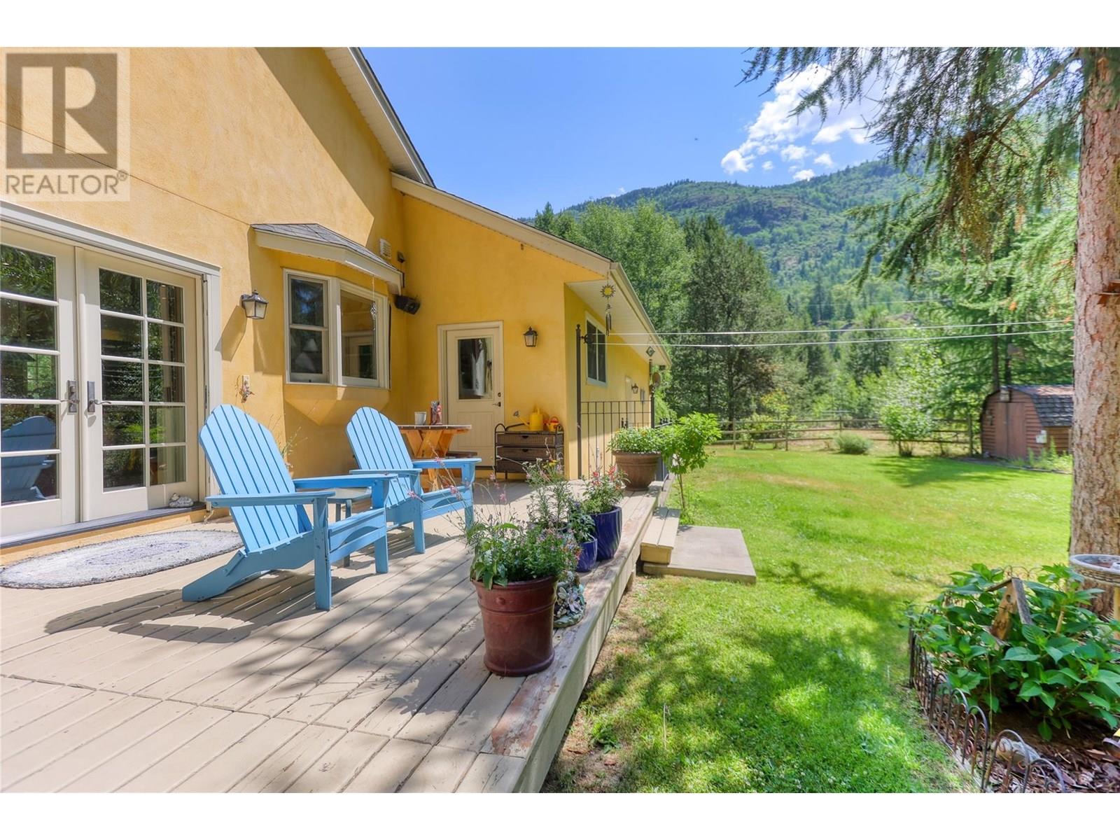 9309 Station Road, Trail, British Columbia  V1R 4W6 - Photo 14 - 10353118