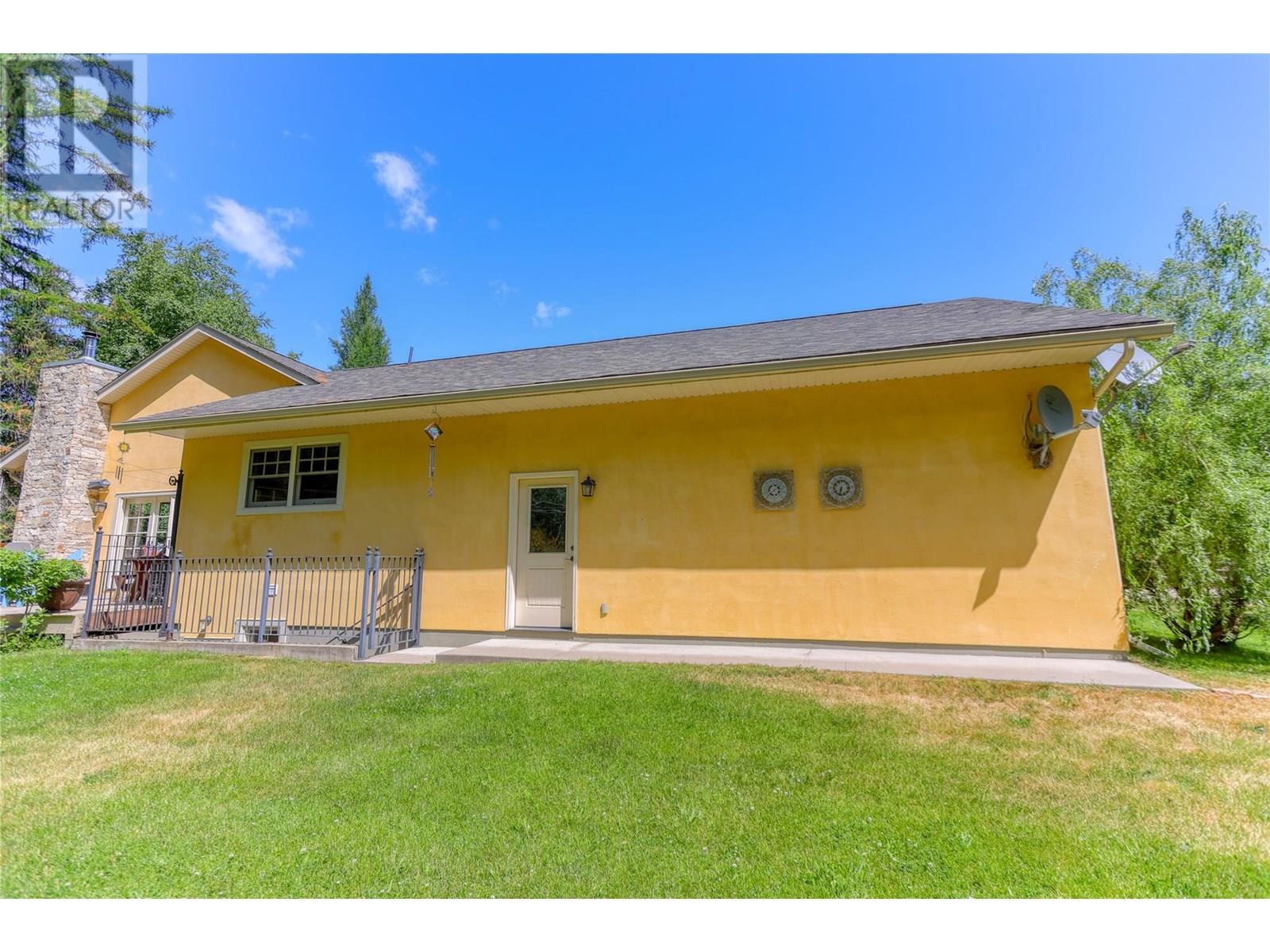9309 Station Road, Trail, British Columbia  V1R 4W6 - Photo 15 - 10353118