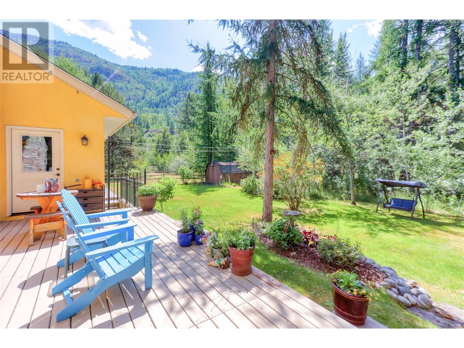 9309 Station Road, Trail, British Columbia  V1R 4W6 - Photo 17 - 10353118