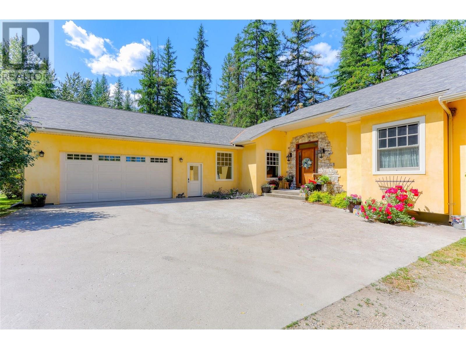 9309 Station Road, Trail, British Columbia  V1R 4W6 - Photo 2 - 10353118