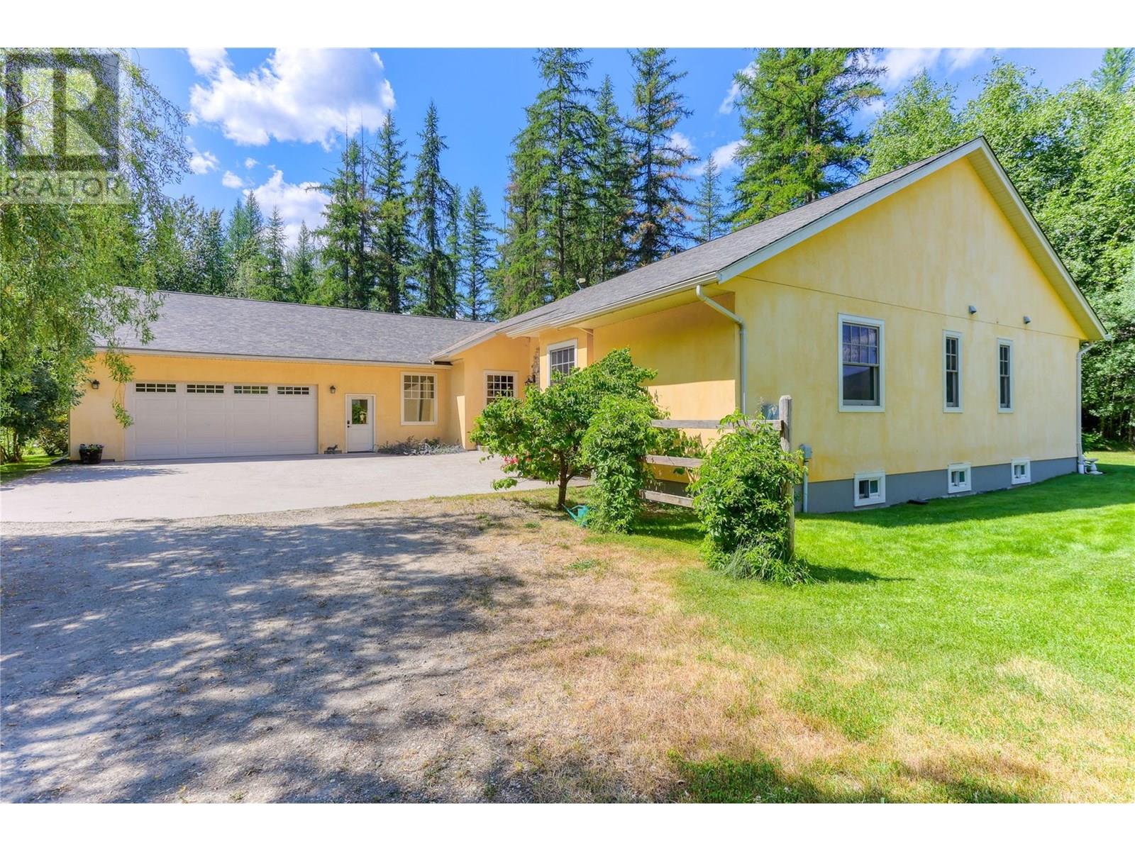 9309 Station Road, Trail, British Columbia  V1R 4W6 - Photo 3 - 10353118